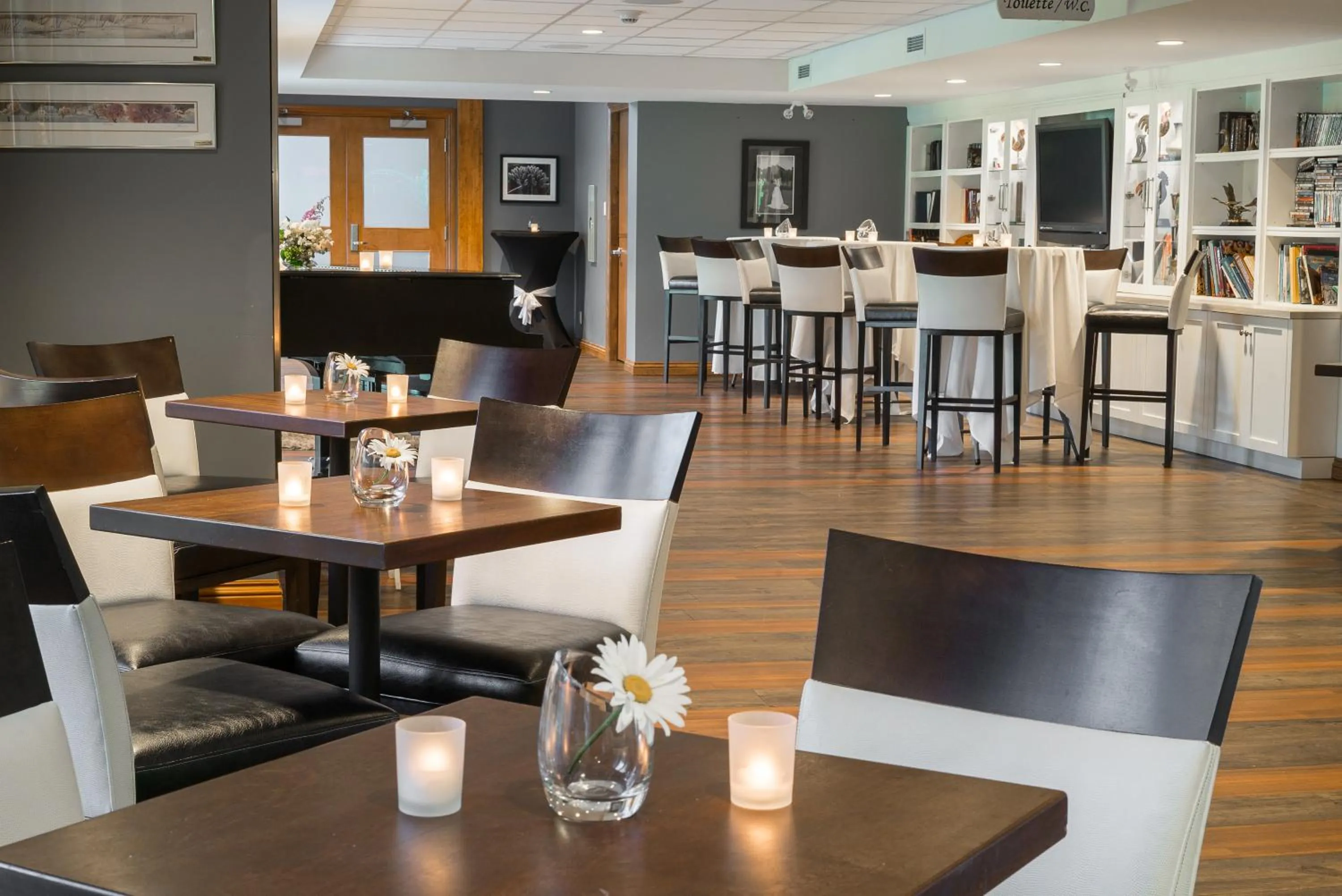 Library in Auberge des Gallant