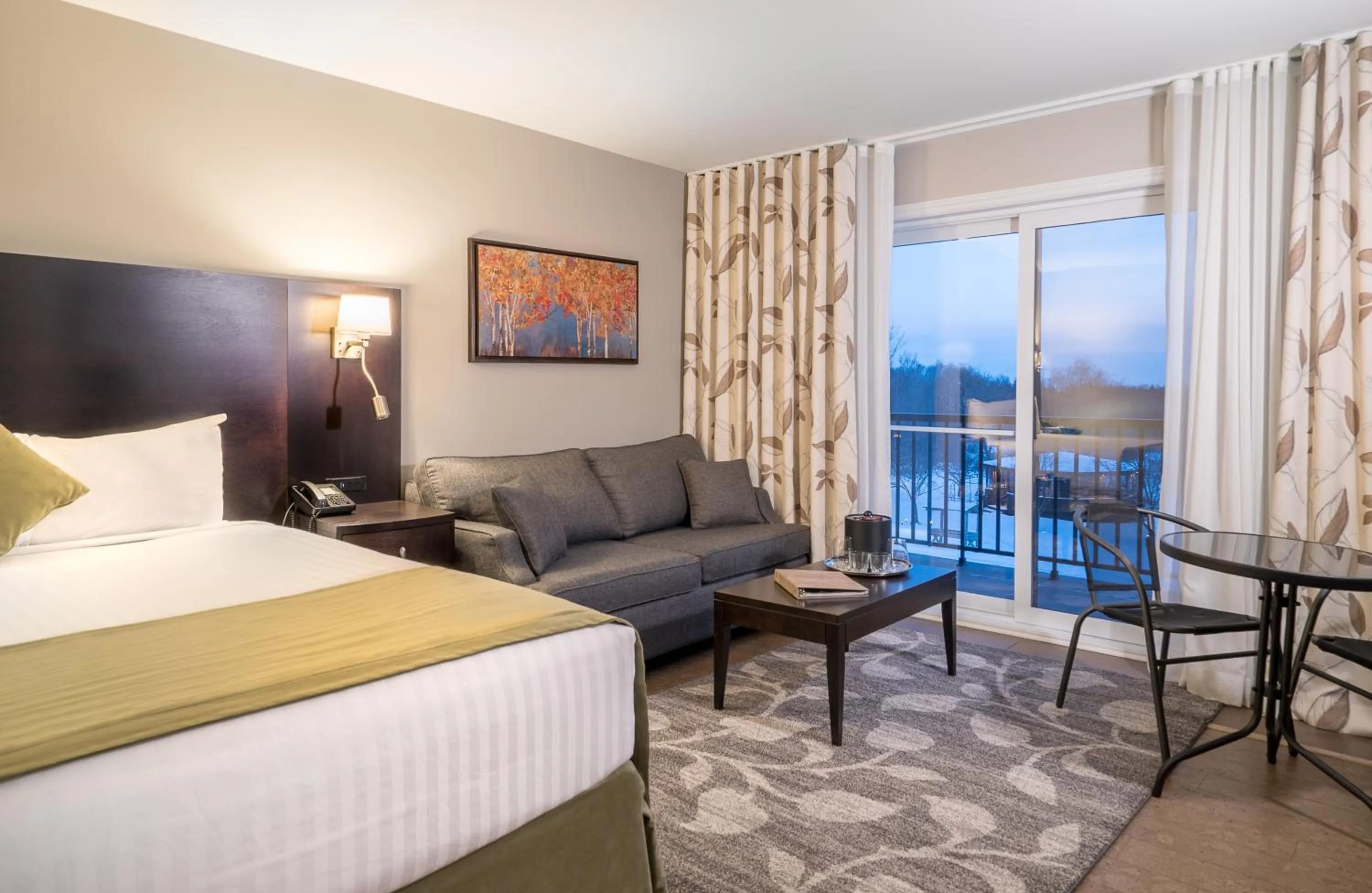 Garden view, Bed in Auberge des Gallant