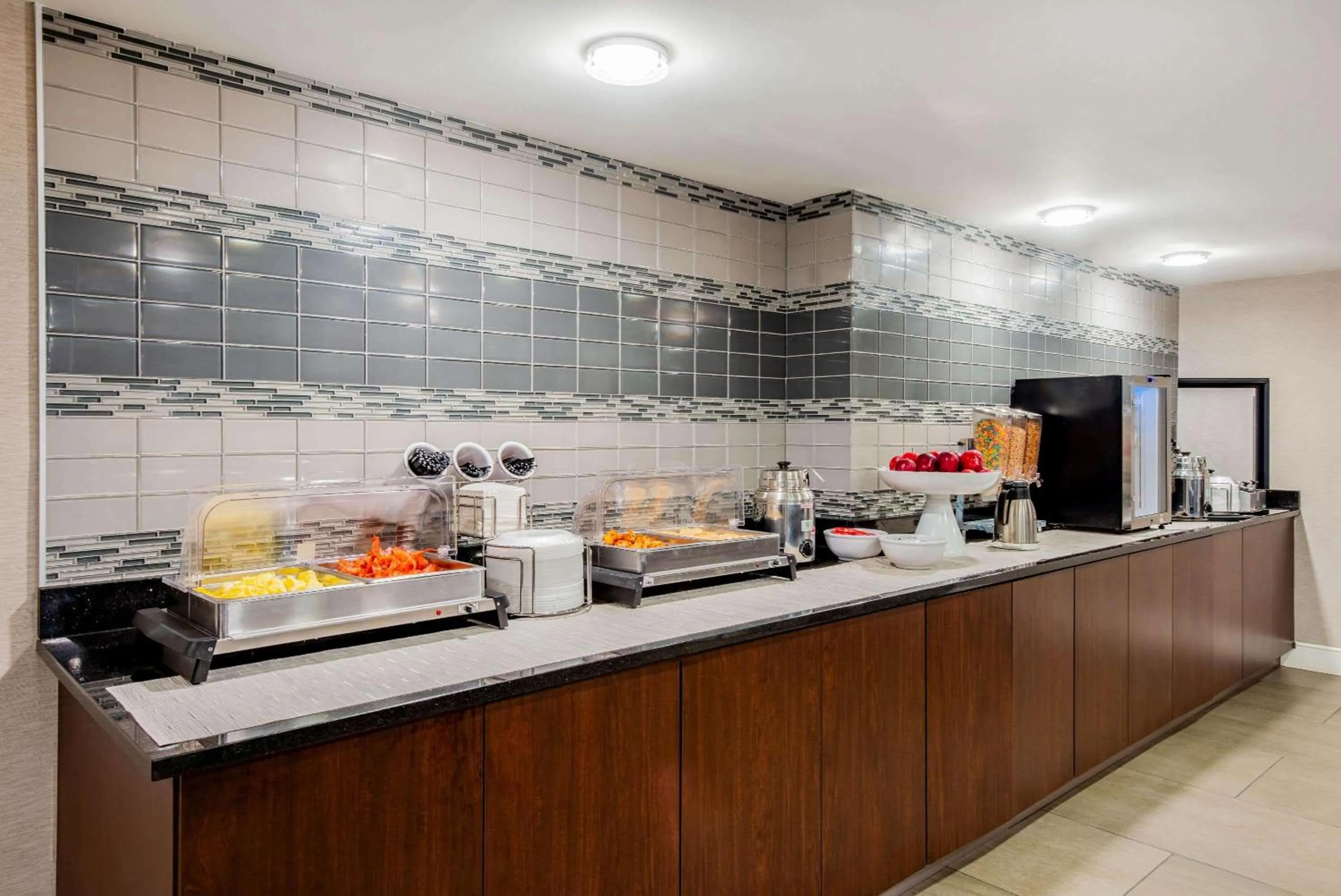 Restaurant/places to eat in La Quinta by Wyndham Baltimore BWI Airport