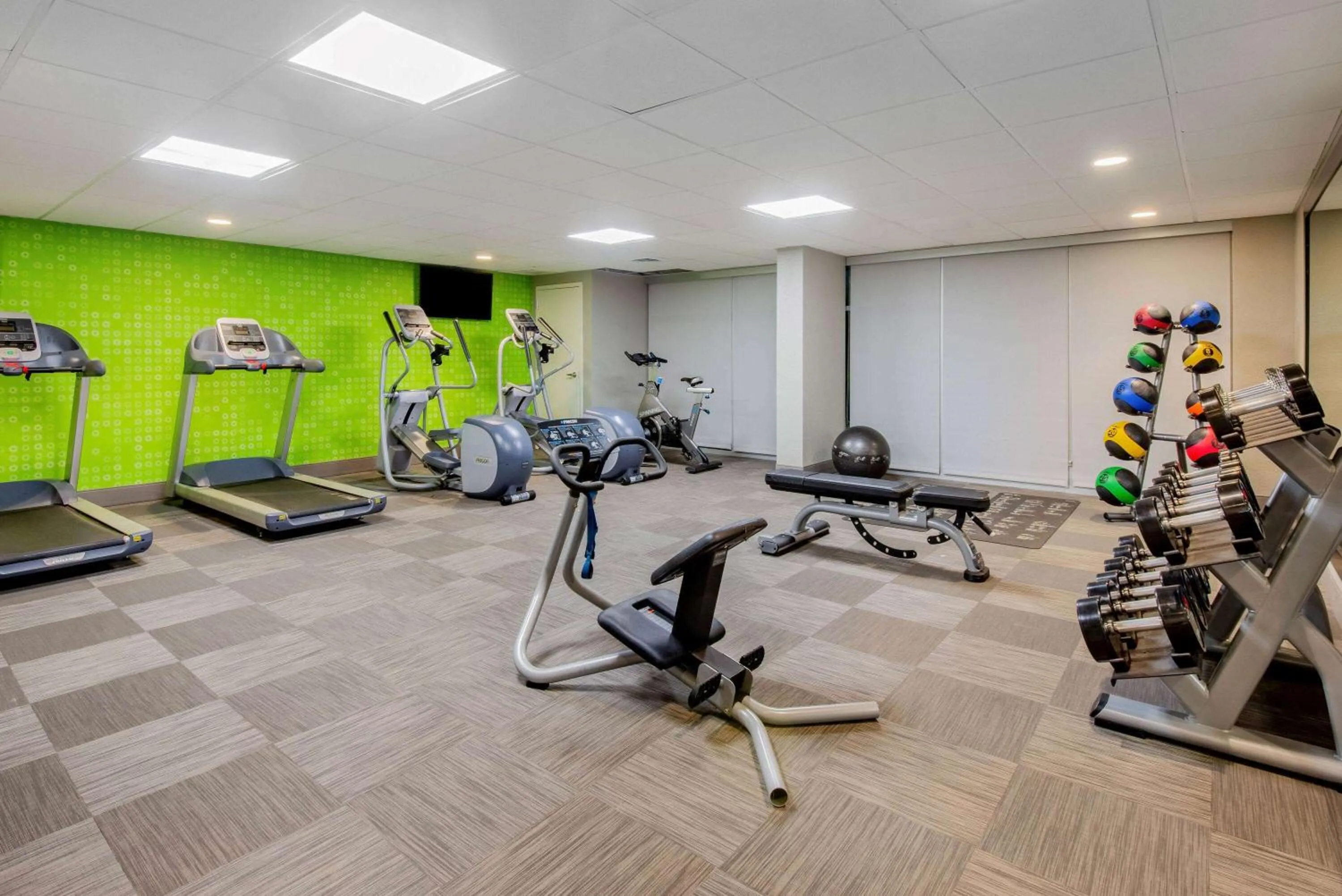 Fitness centre/facilities in La Quinta by Wyndham Baltimore BWI Airport
