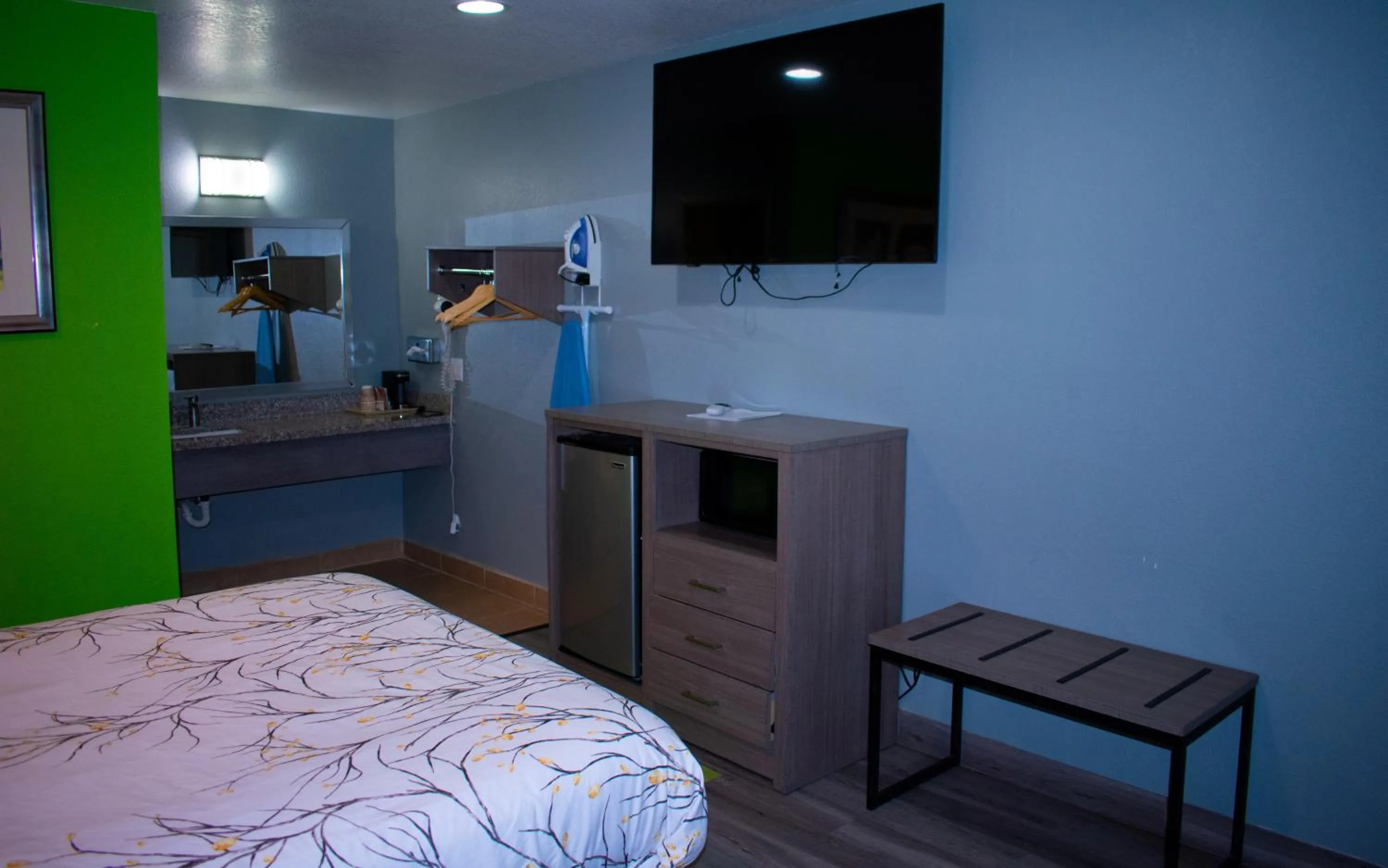 Bed in Fort Davis Inn & RV Park