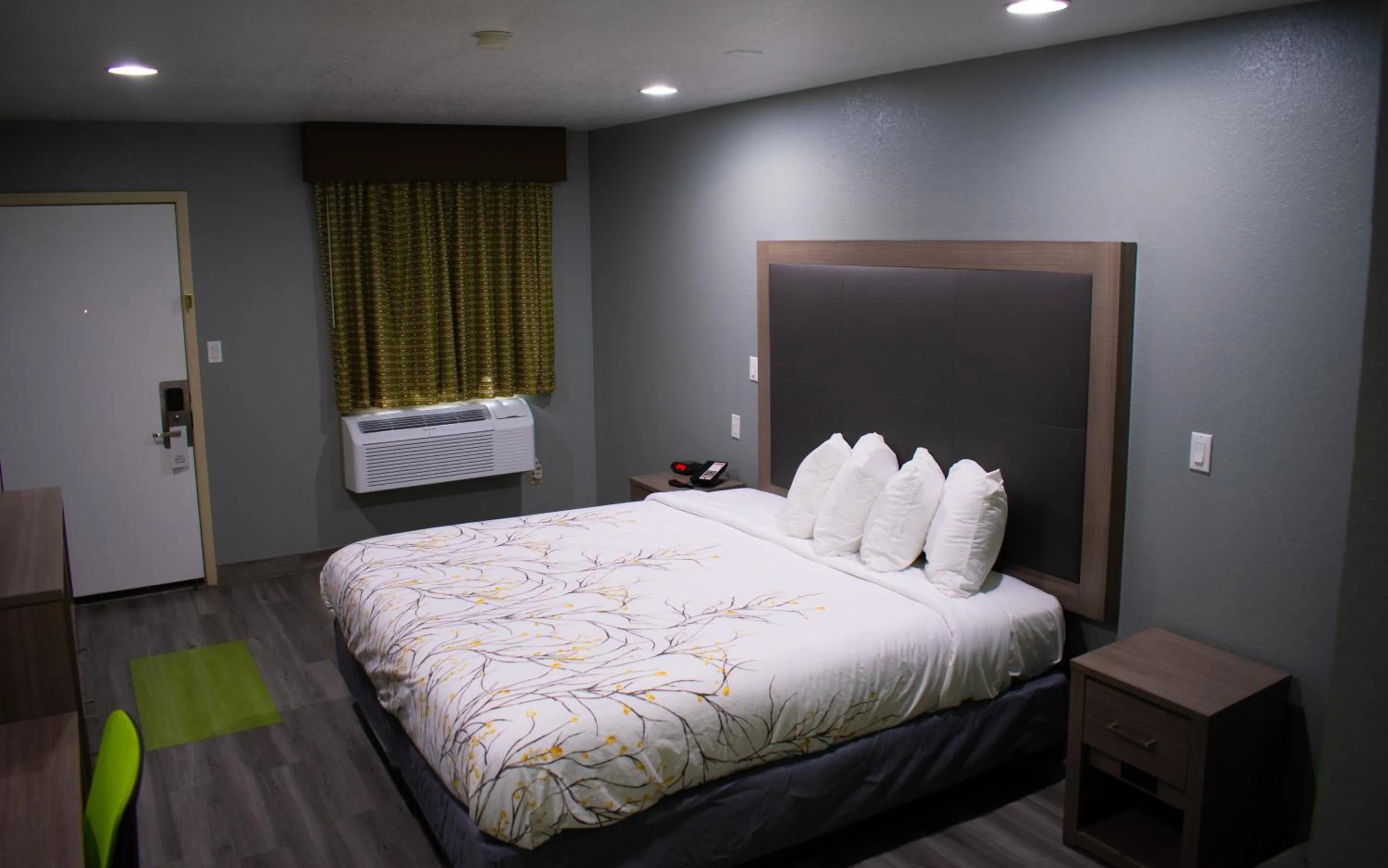 Bed in Fort Davis Inn & RV Park