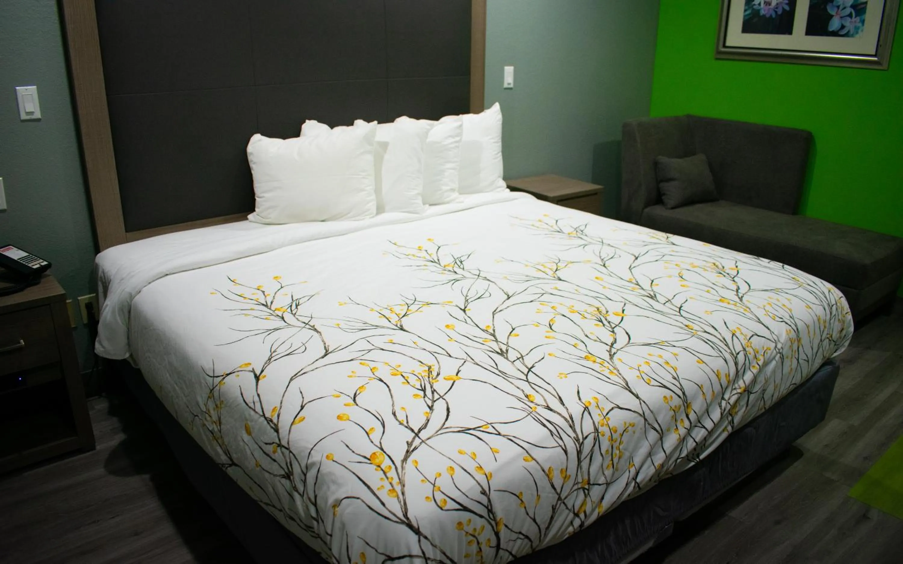 Bed in Fort Davis Inn & RV Park