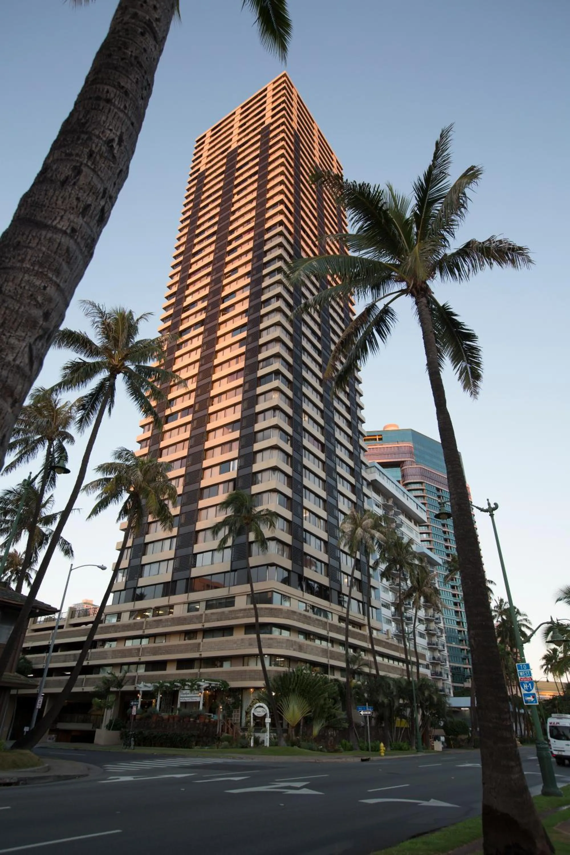 Property building in Waikiki Monarch Hotel