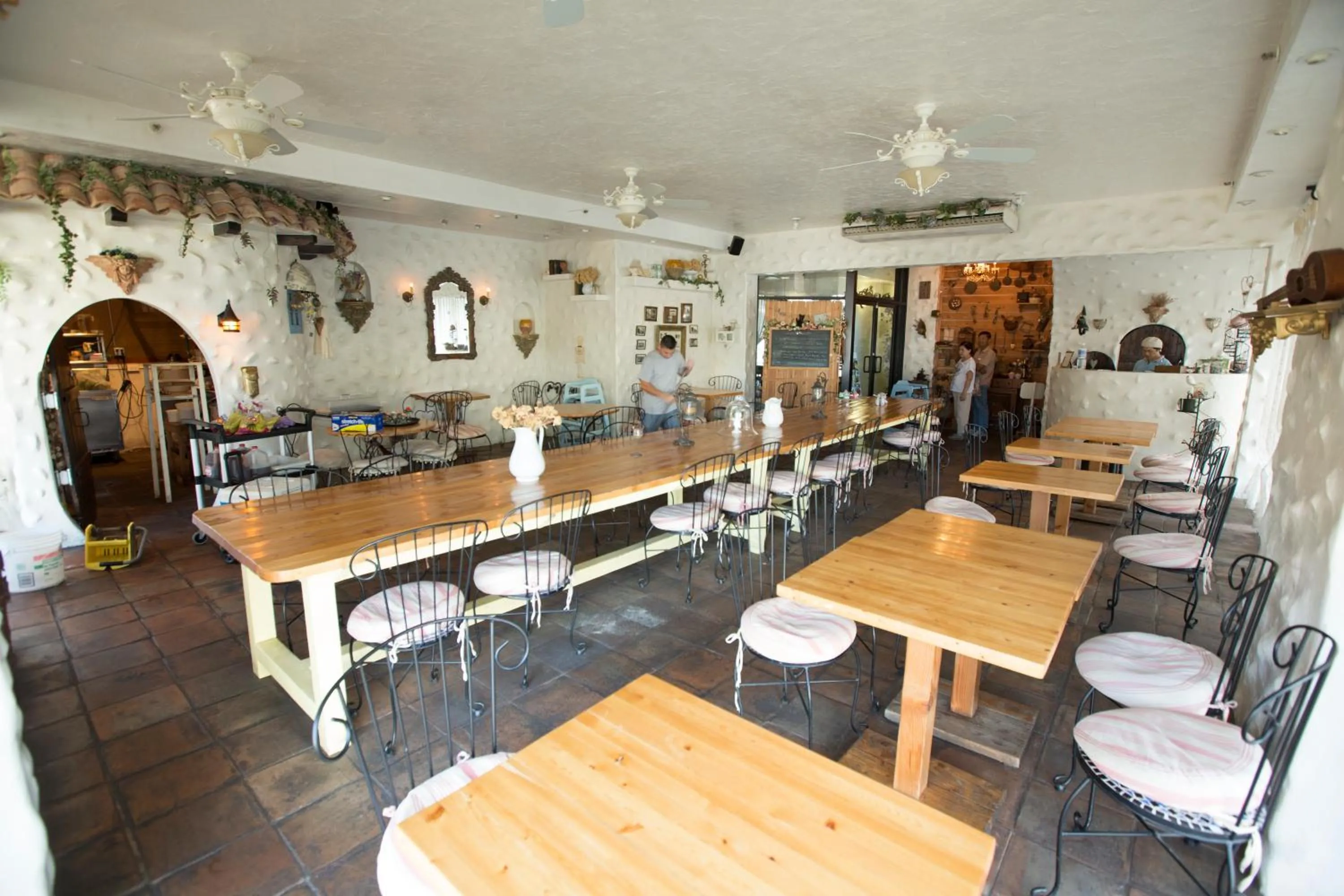 Restaurant/places to eat in Waikiki Monarch Hotel