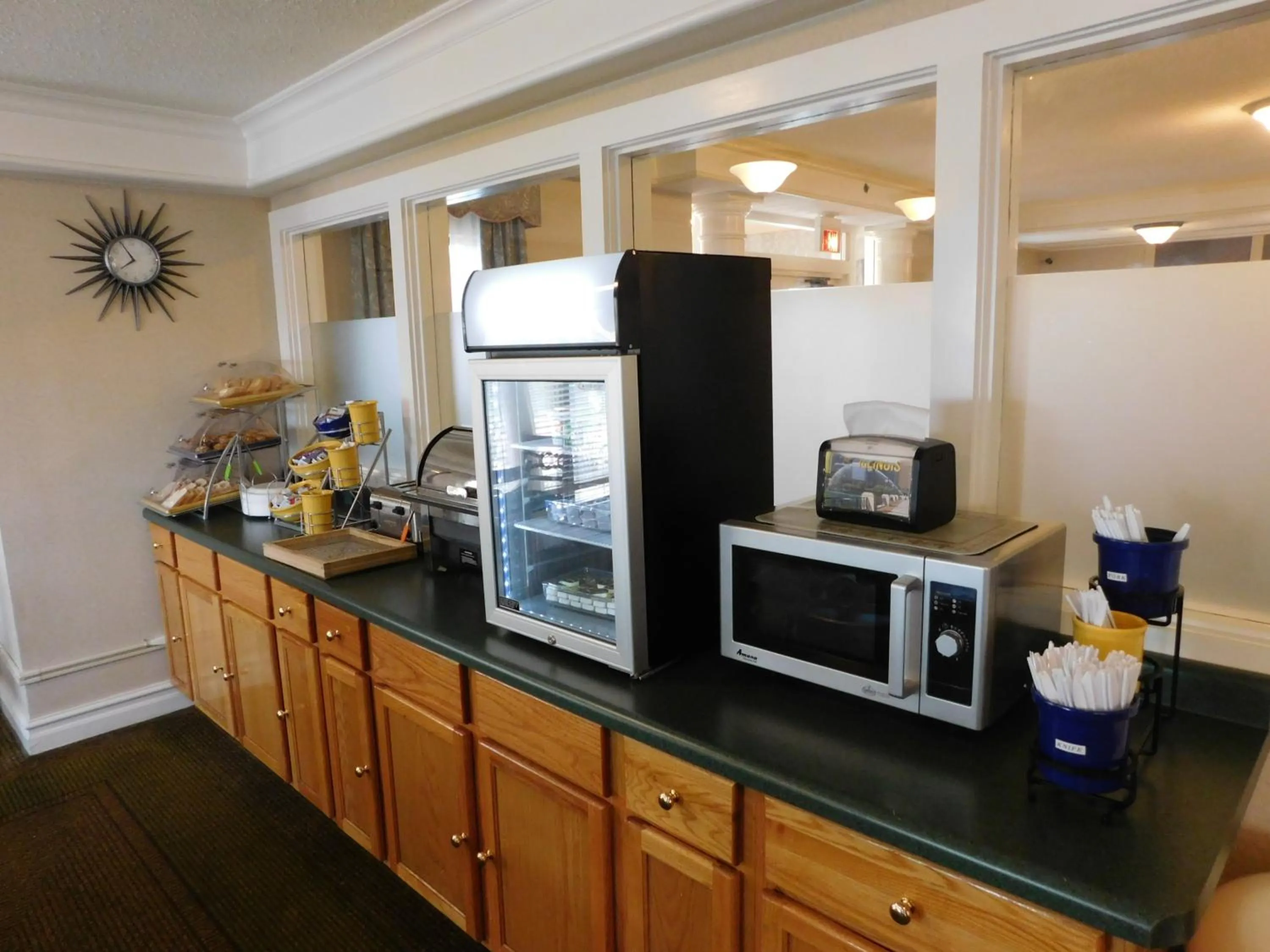 Continental breakfast in Days Inn & Suites by Wyndham Arlington Heights