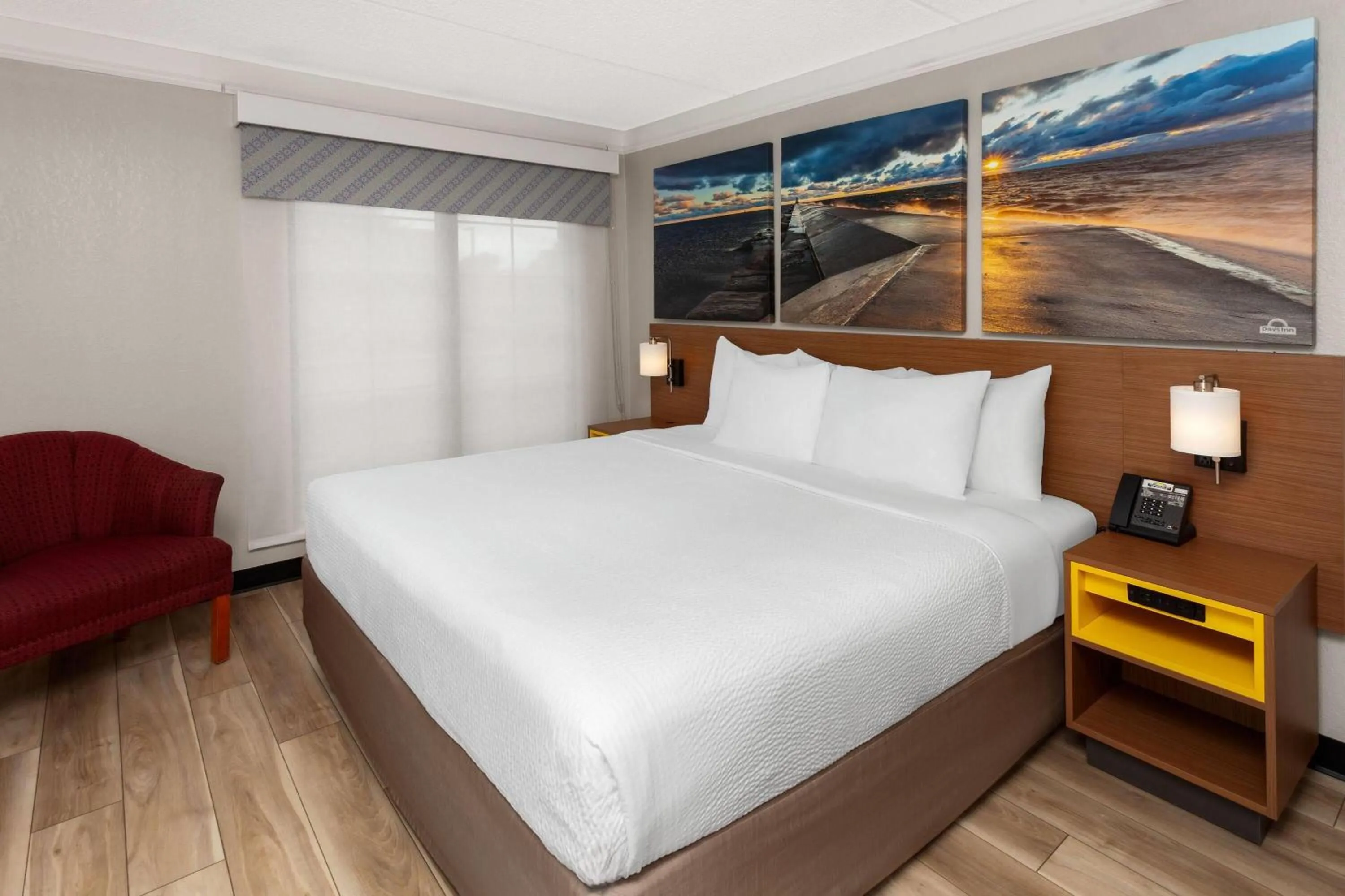 Photo of the whole room, Bed in Days Inn & Suites by Wyndham Arlington Heights