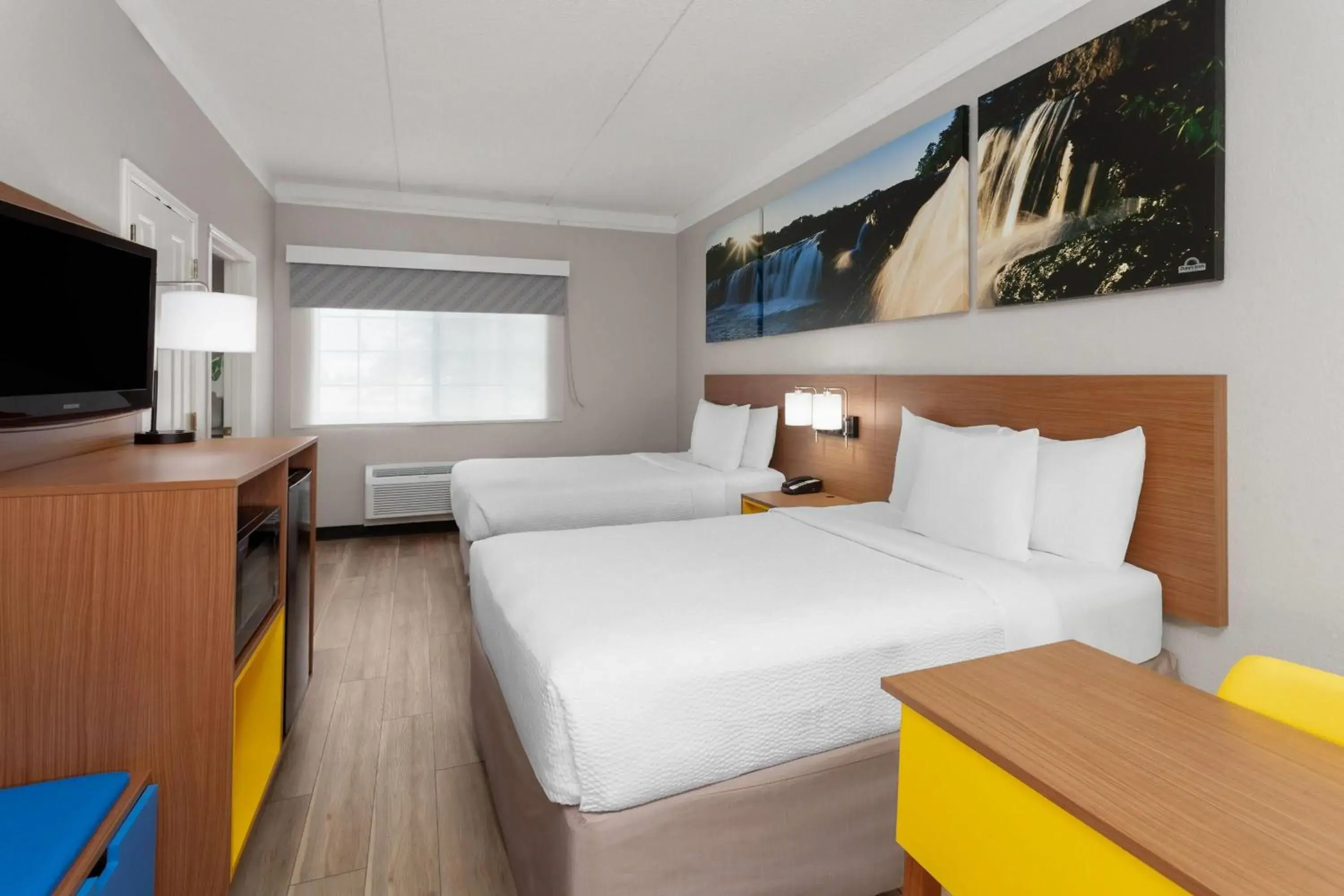 Deluxe Double Room - Disability Access/Non-Smoking in Days Inn & Suites by Wyndham Arlington Heights Deluxe Double Room - Disability Access/Non-Smoking in Days Inn & Suites by Wyndham Arlington Heights