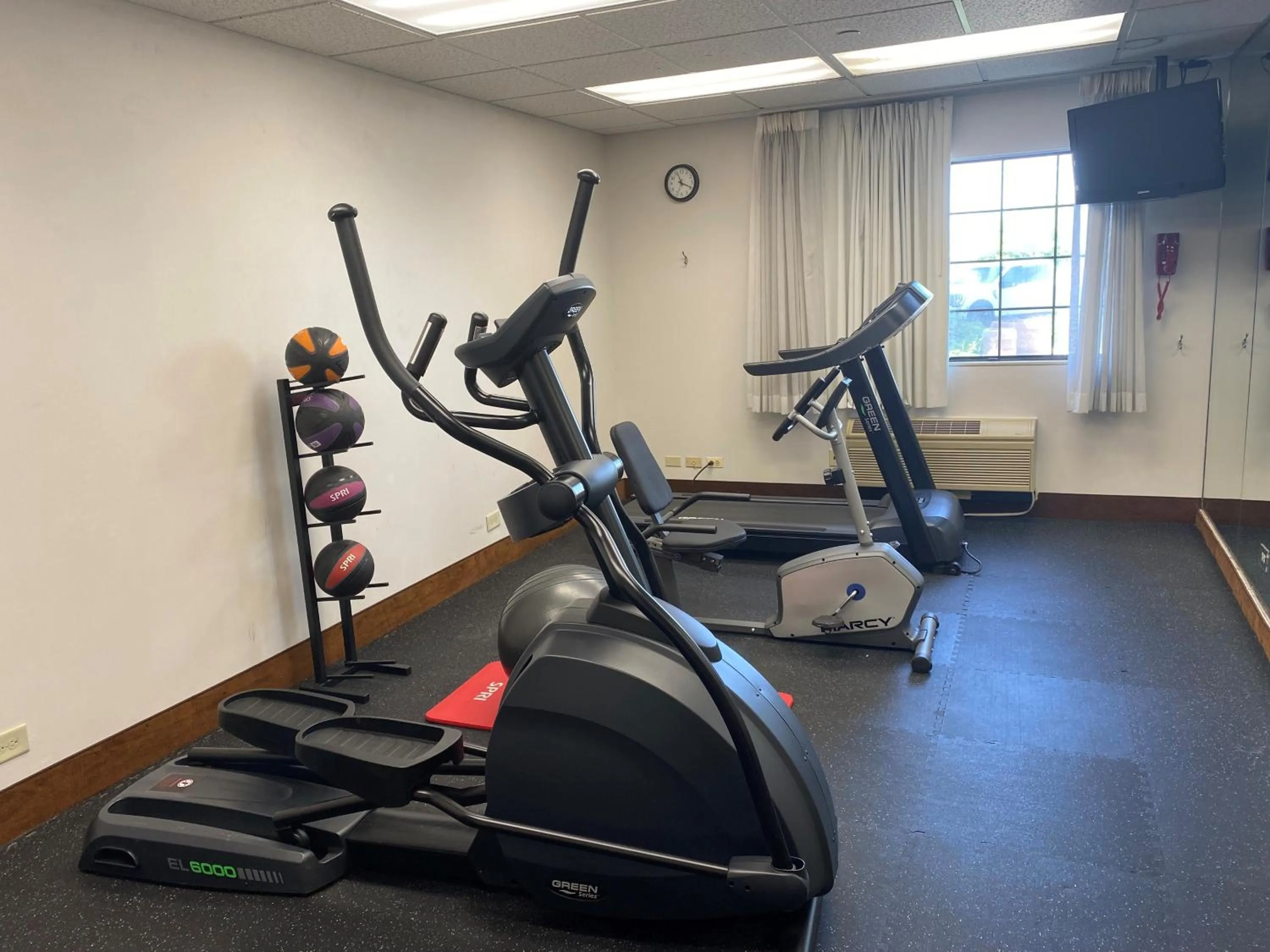 Days Inn & Suites by Wyndham Arlington Heights