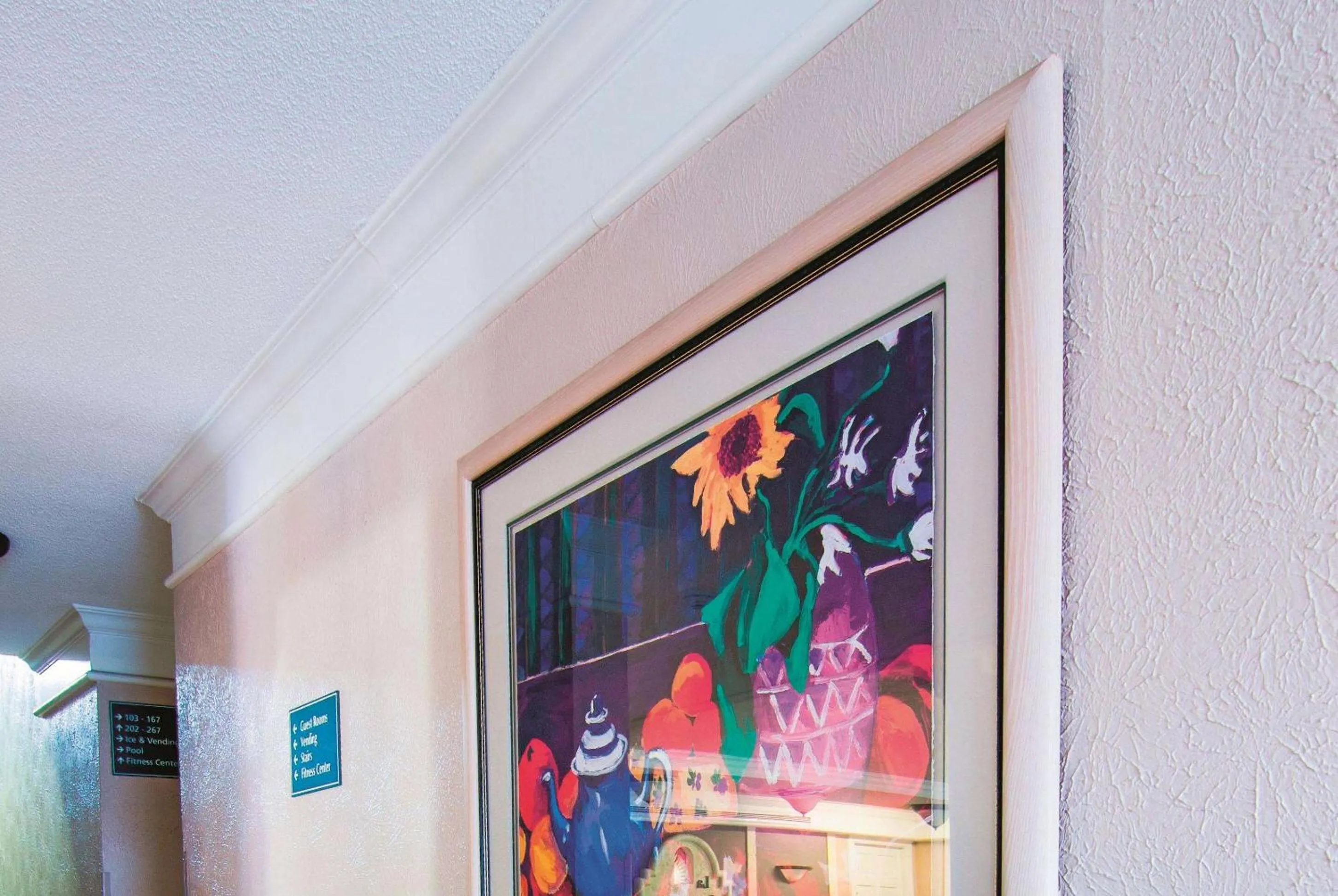 Food and drinks in La Quinta Inn by Wyndham Indianapolis Airport Lynhurst