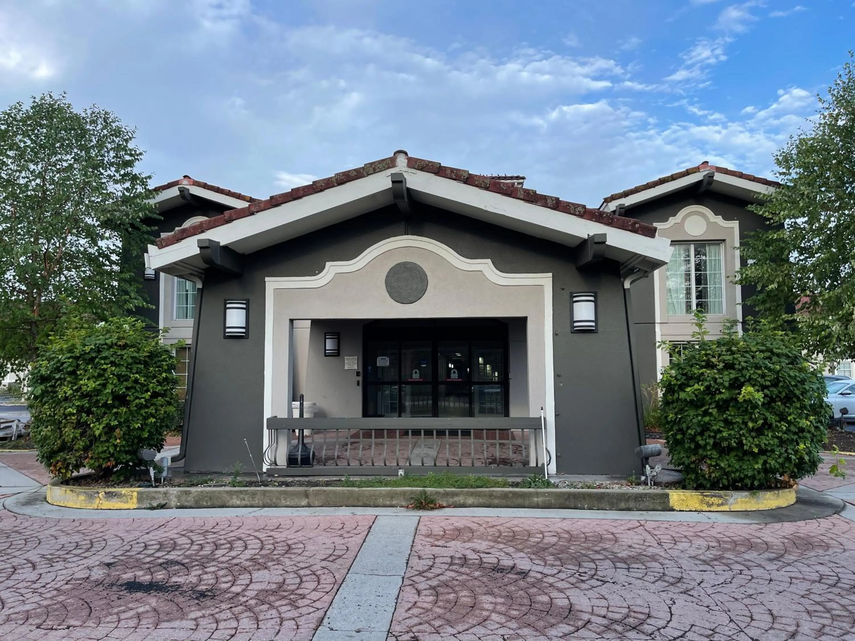 Facade/entrance in La Quinta Inn by Wyndham Indianapolis Airport Lynhurst