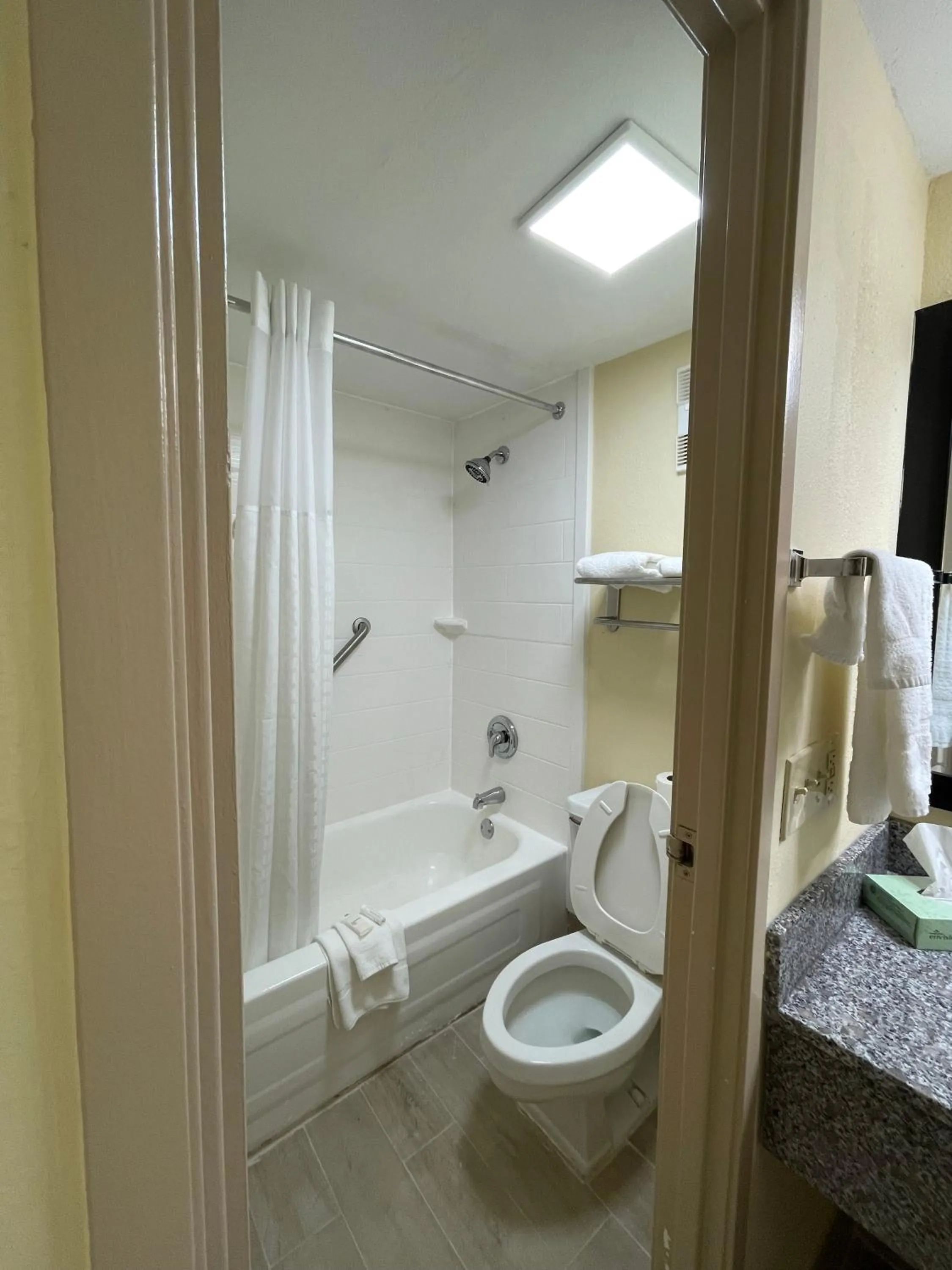 Toilet in La Quinta Inn by Wyndham Indianapolis Airport Lynhurst