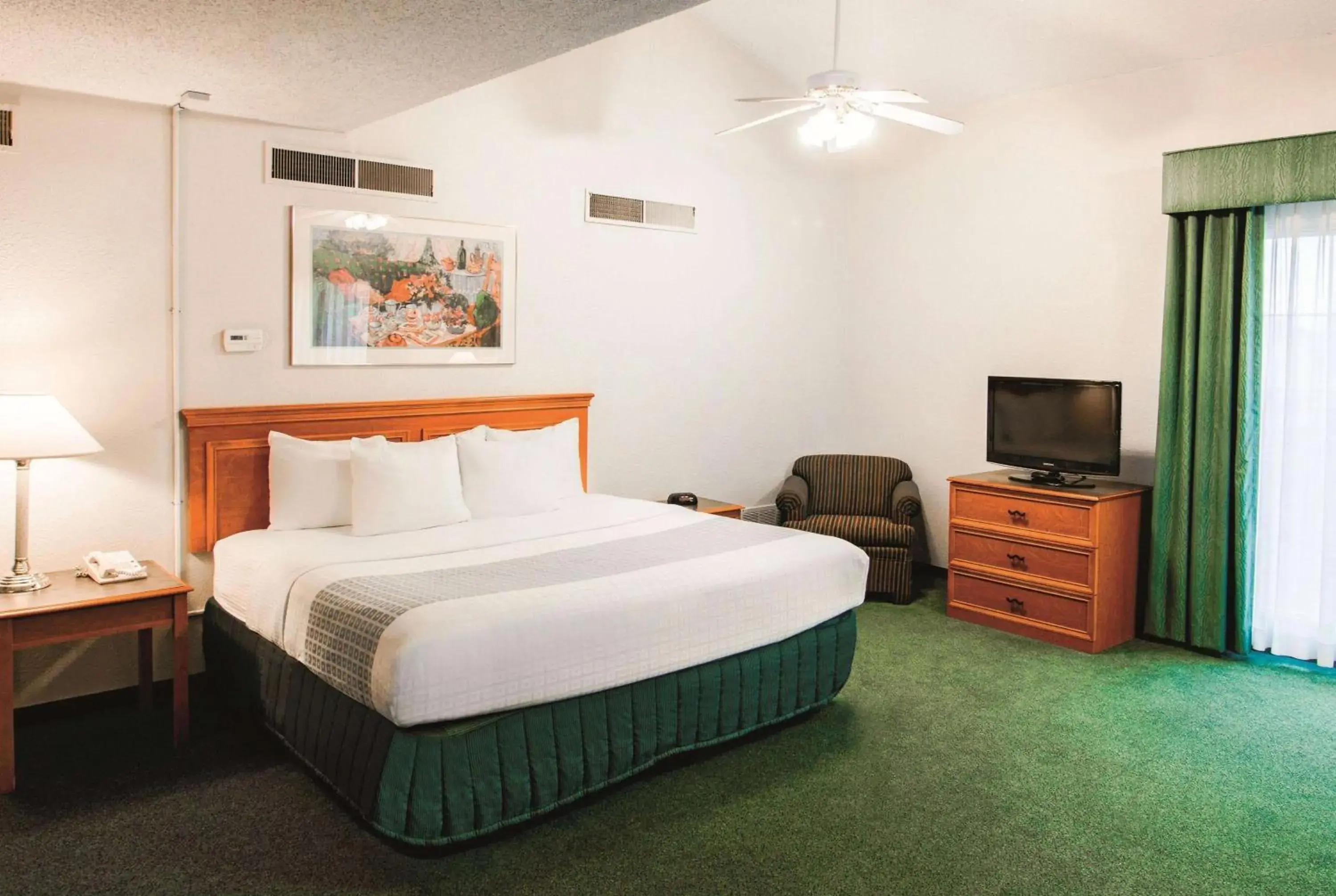 1 King Bed, Efficiency Suite, Non-Smoking in La Quinta Inn by Wyndham Indianapolis Airport Lynhurst 1 King Bed, Efficiency Suite, Non-Smoking in La Quinta Inn by Wyndham Indianapolis Airport Lynhurst