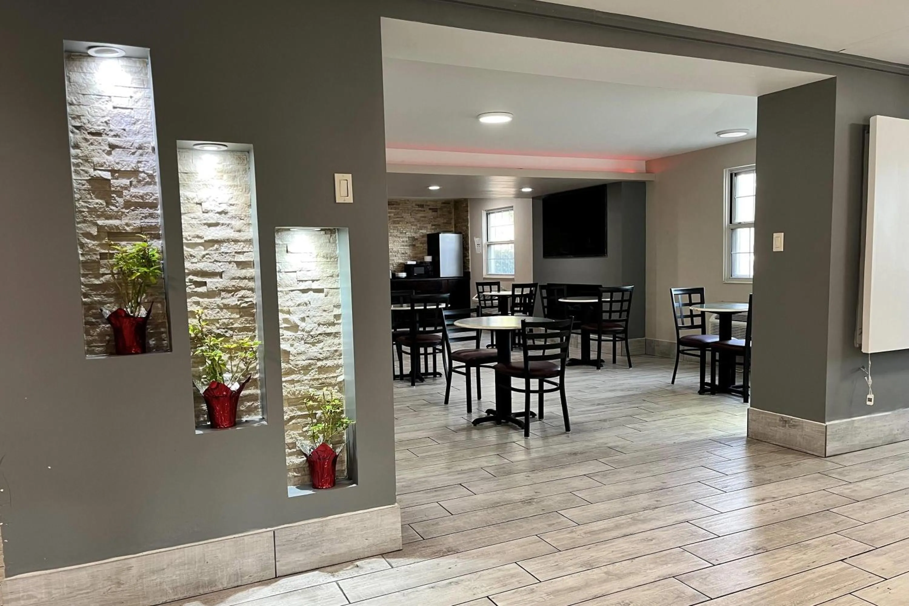 Restaurant/places to eat in Baymont by Wyndham Indianapolis Airport Lynhurst