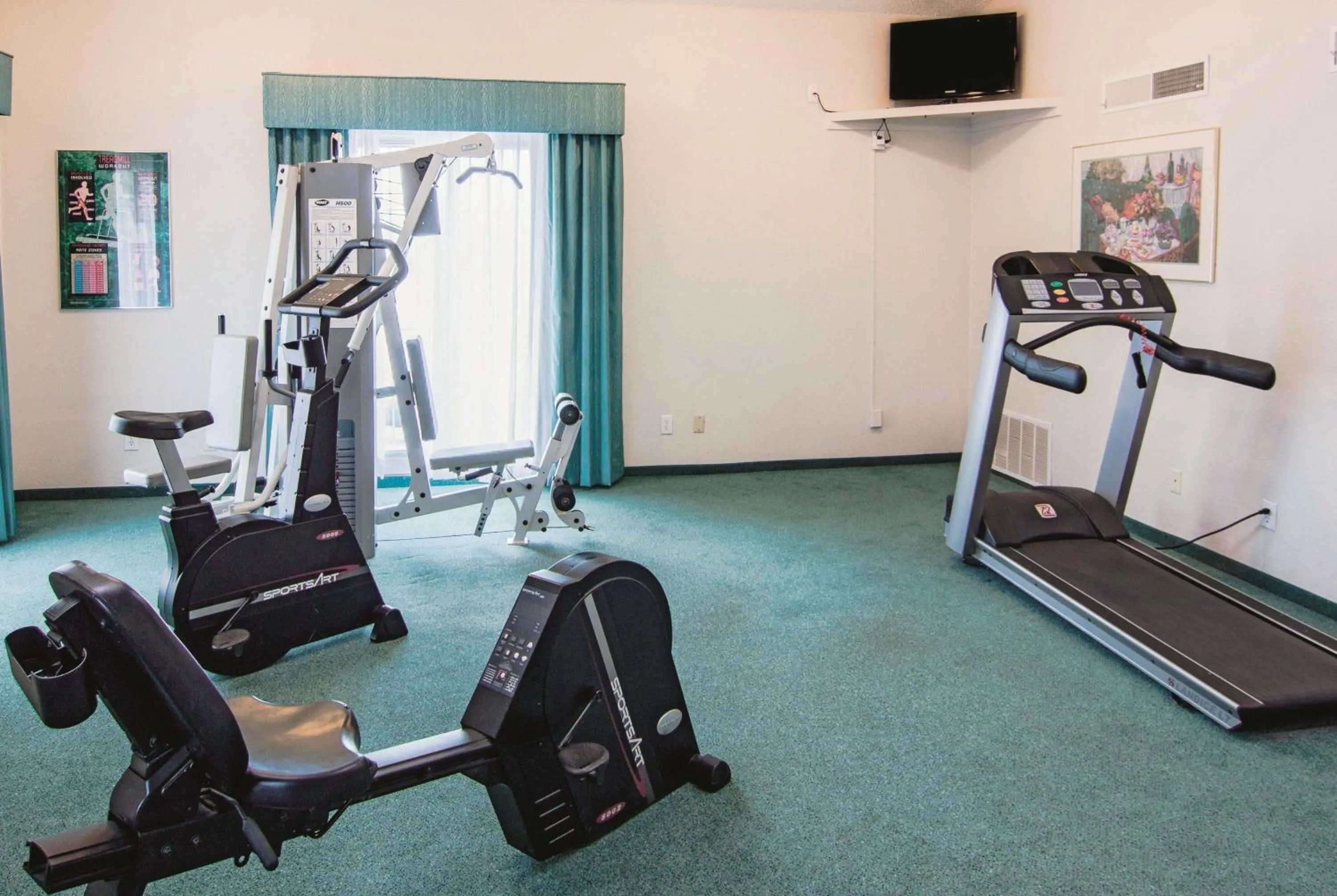 Fitness centre/facilities in La Quinta Inn by Wyndham Indianapolis Airport Lynhurst