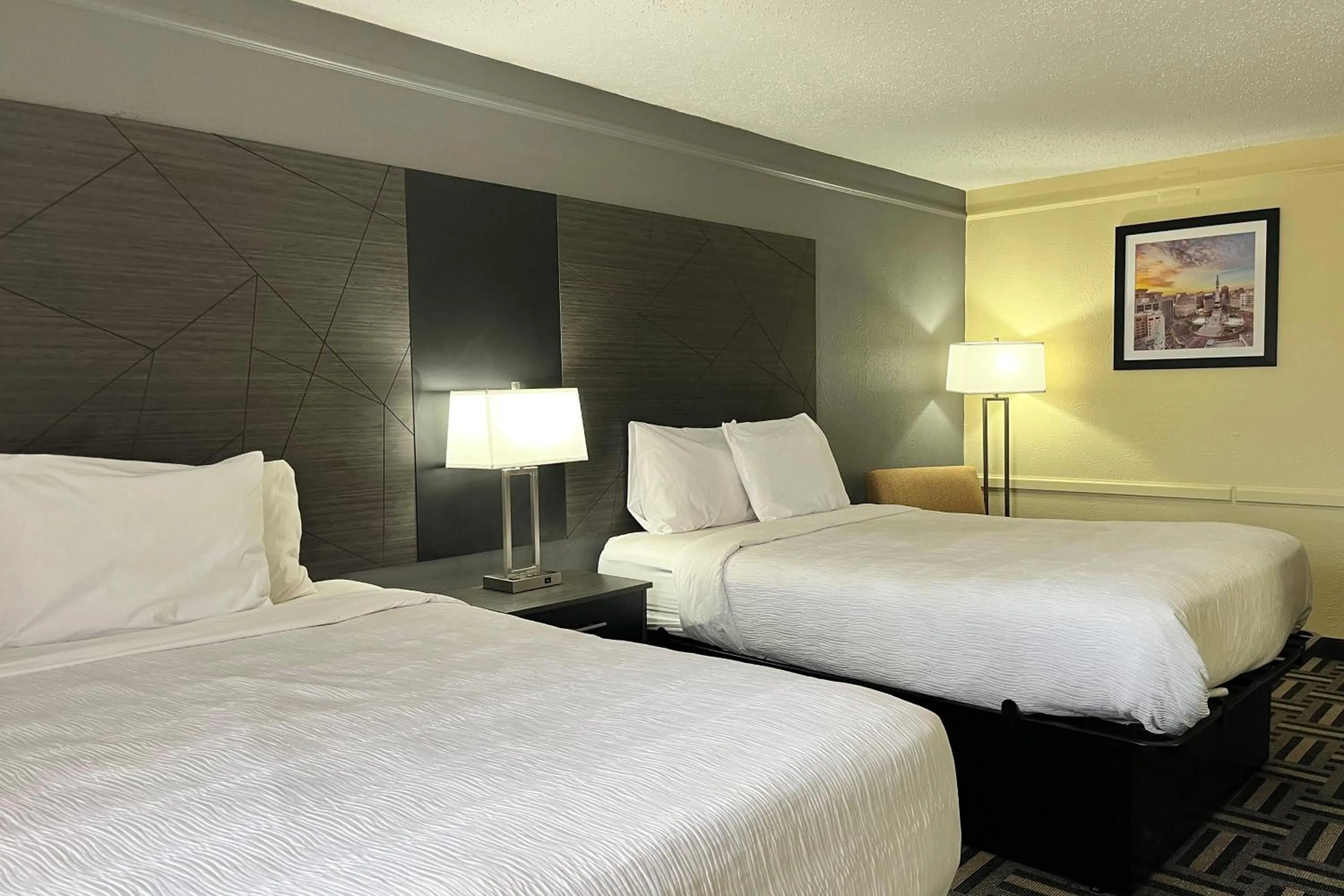 Photo of the whole room, Bed in Baymont by Wyndham Indianapolis Airport Lynhurst