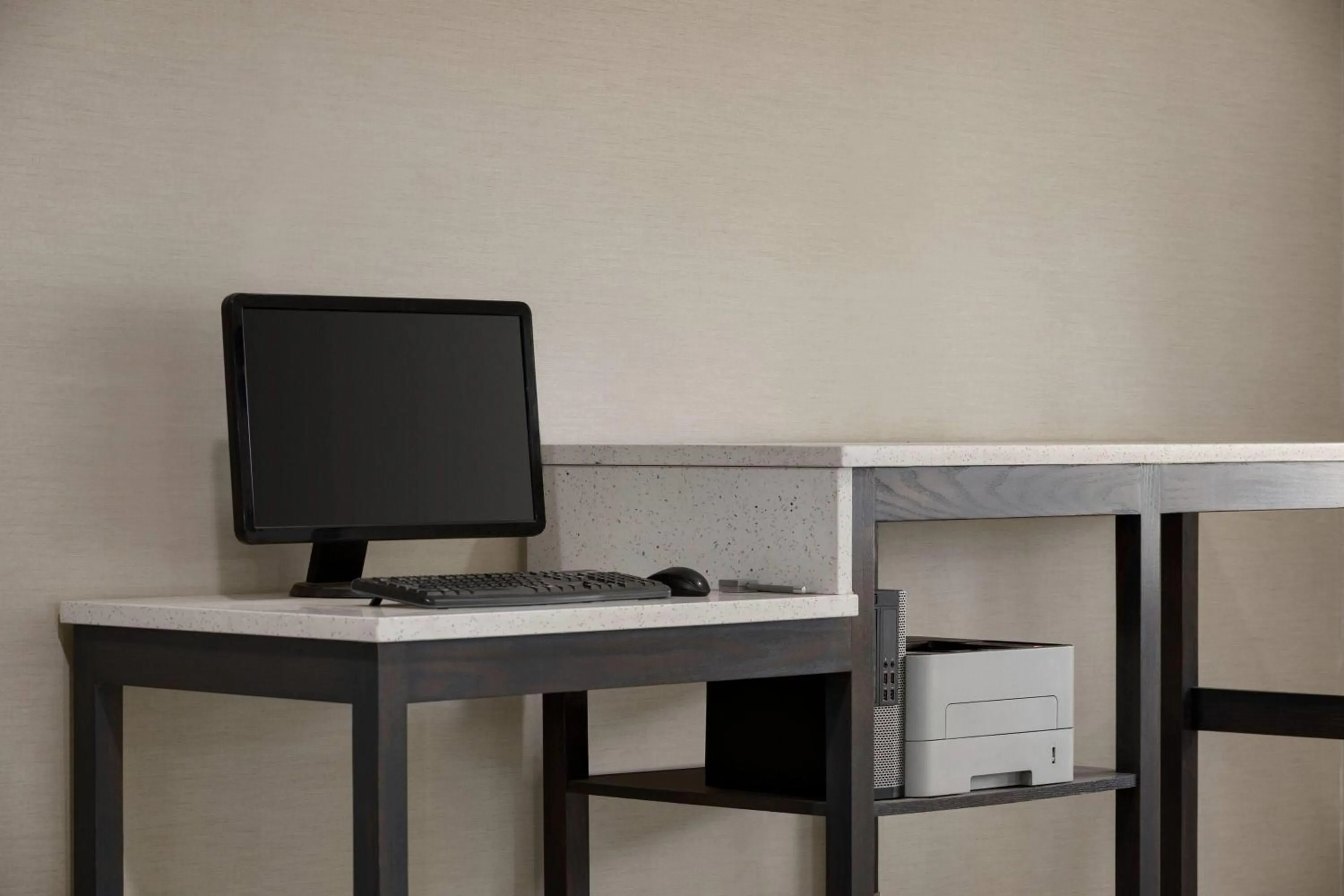 Business facilities in La Quinta Inn & Suites by Wyndham Peru Starved Rock St Park