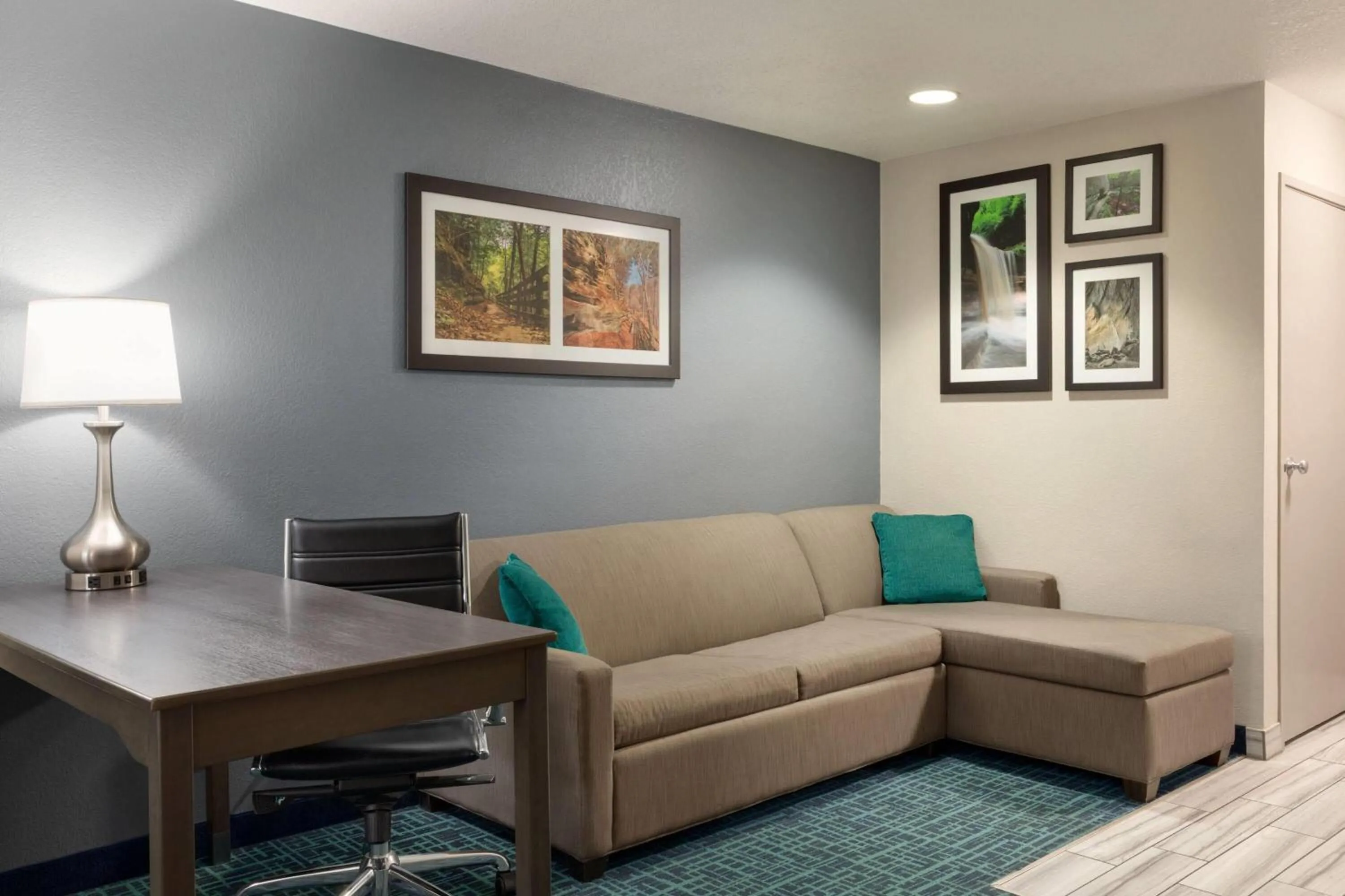 Photo of the whole room in La Quinta Inn & Suites by Wyndham Peru Starved Rock St Park