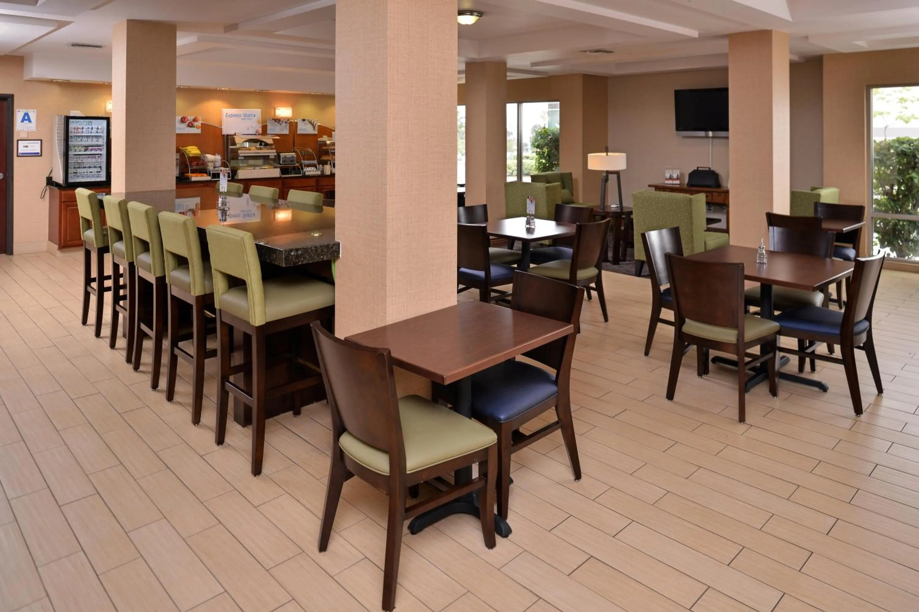 Breakfast, Restaurant/Places to Eat in Holiday Inn Express & Suites San Diego Otay Mesa, an IHG Hotel