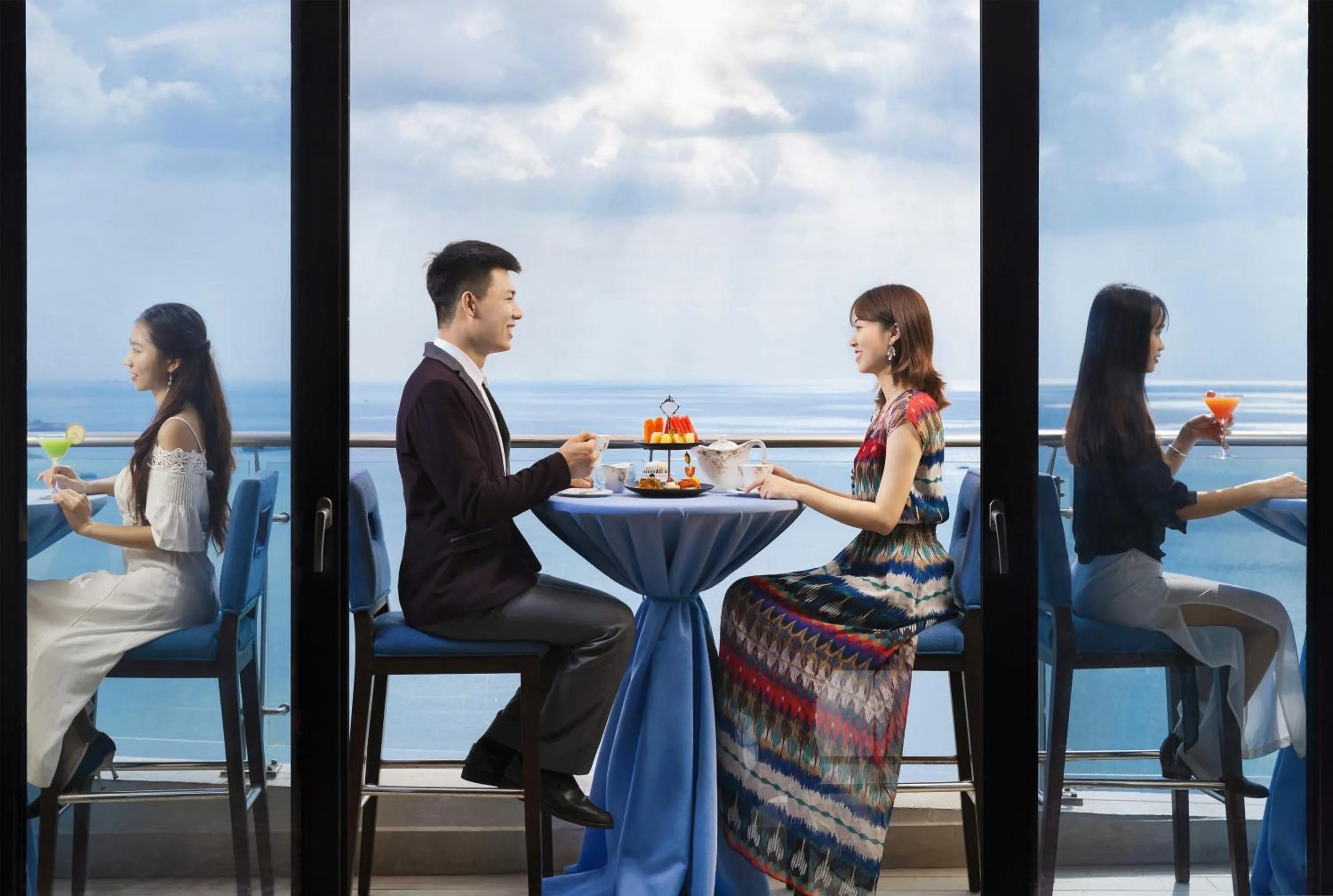 Lounge or bar in Four Points by Sheraton Hainan, Sanya