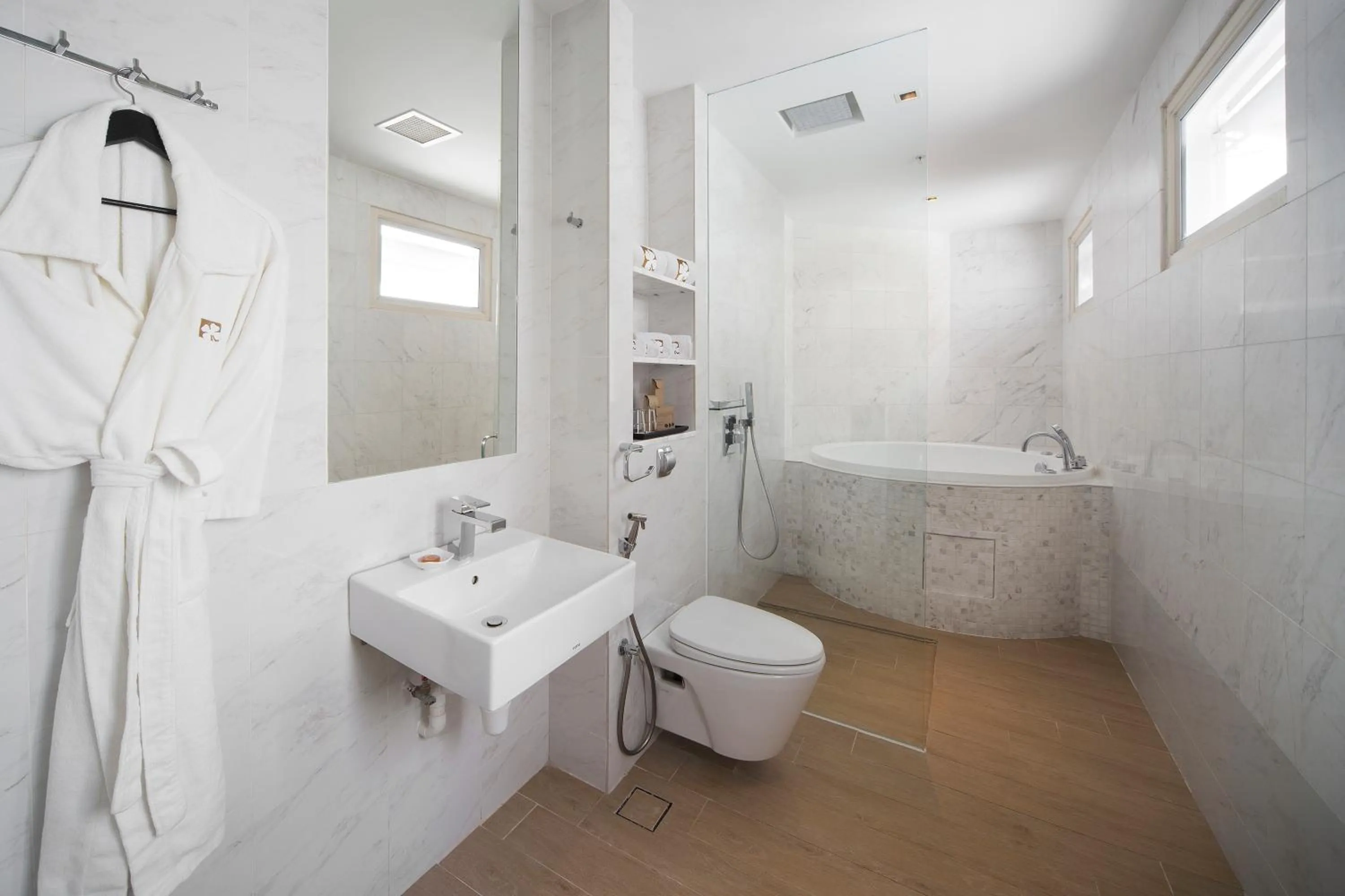 Bath in Hotel Clover 769 North Bridge Road