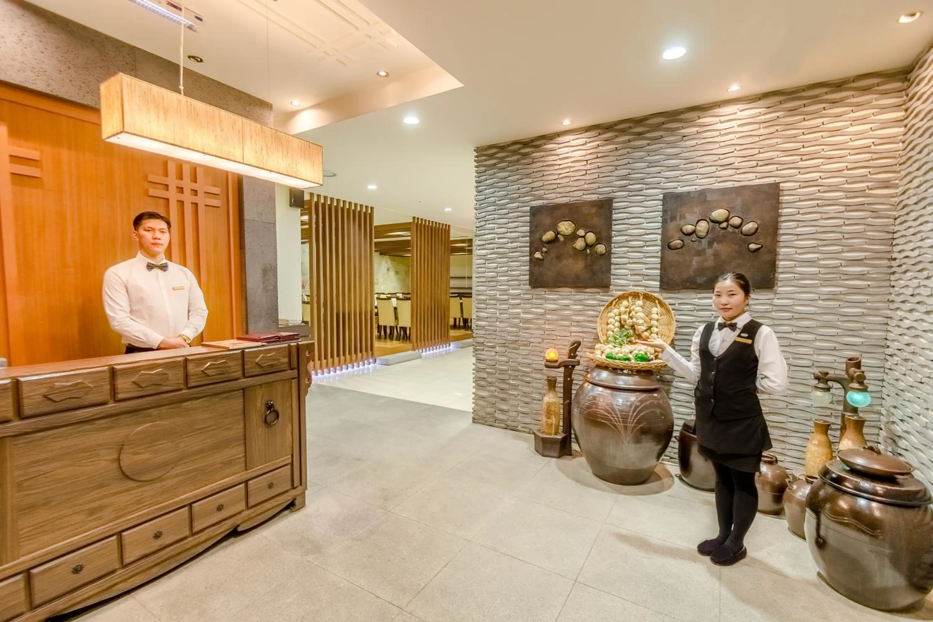 Restaurant/places to eat in The Blue Sky Hotel and Tower