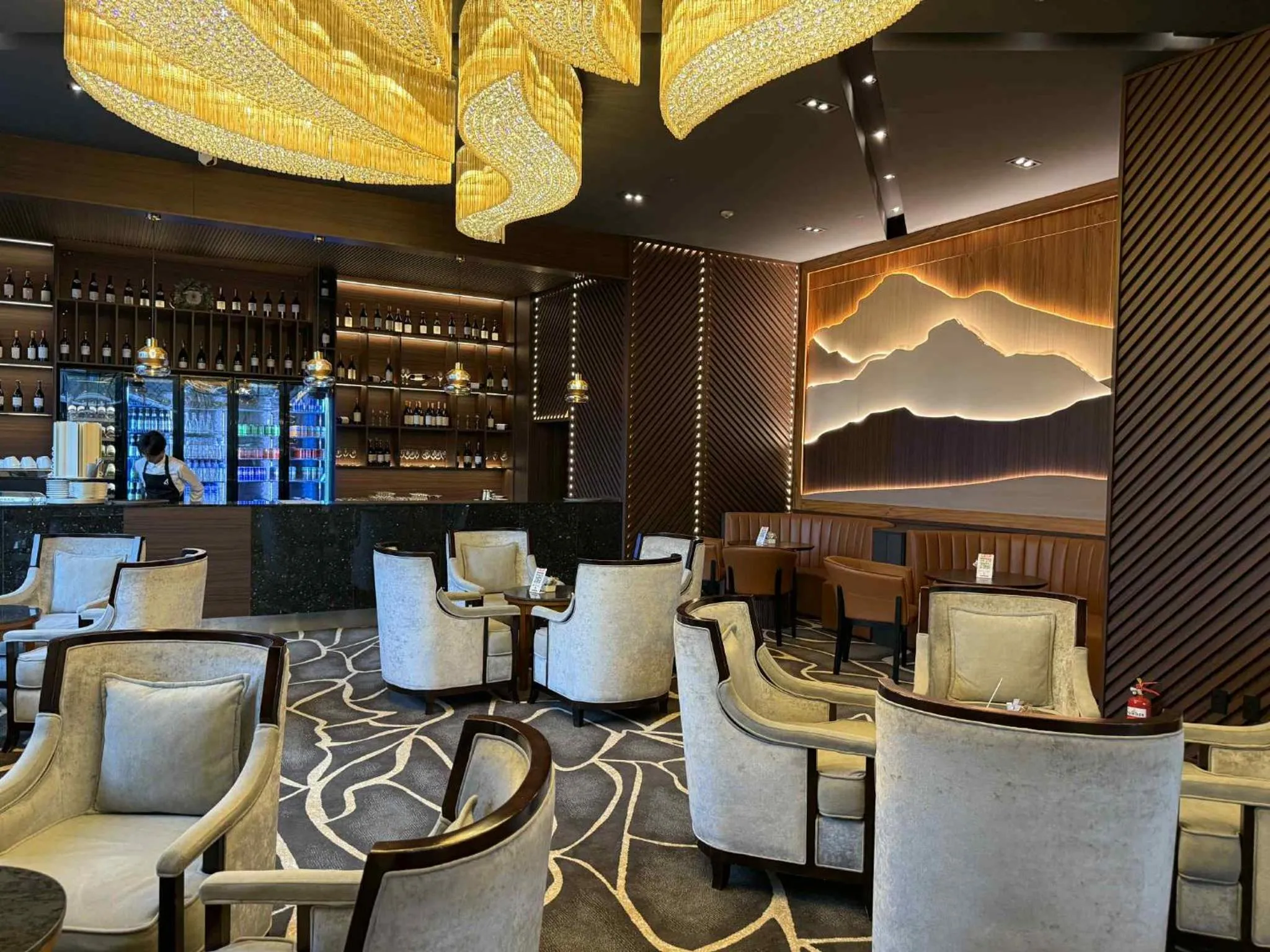 Restaurant/places to eat in The Blue Sky Hotel and Tower