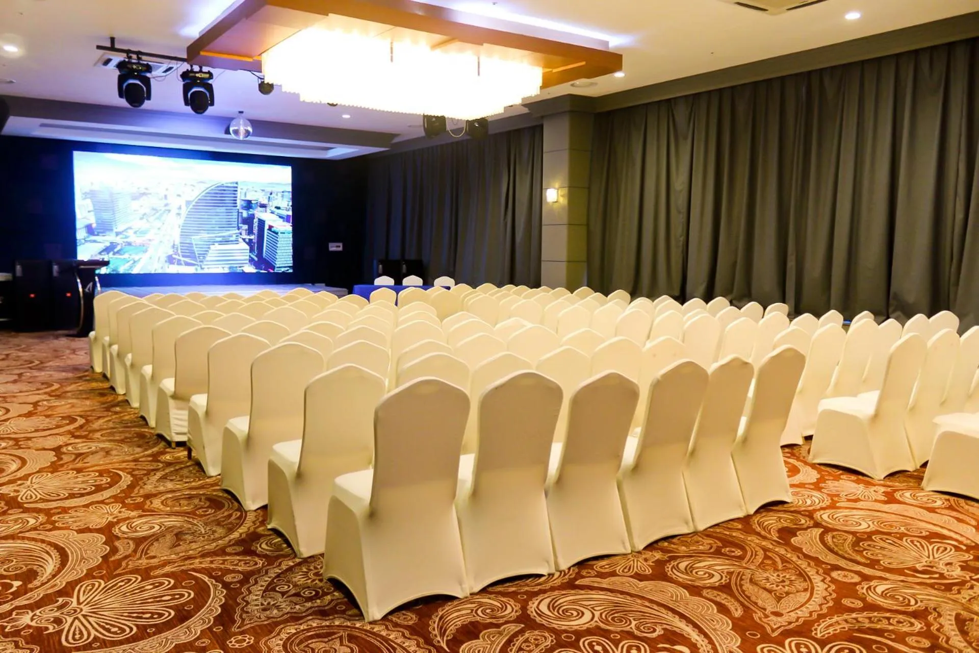 Business facilities in The Blue Sky Hotel and Tower