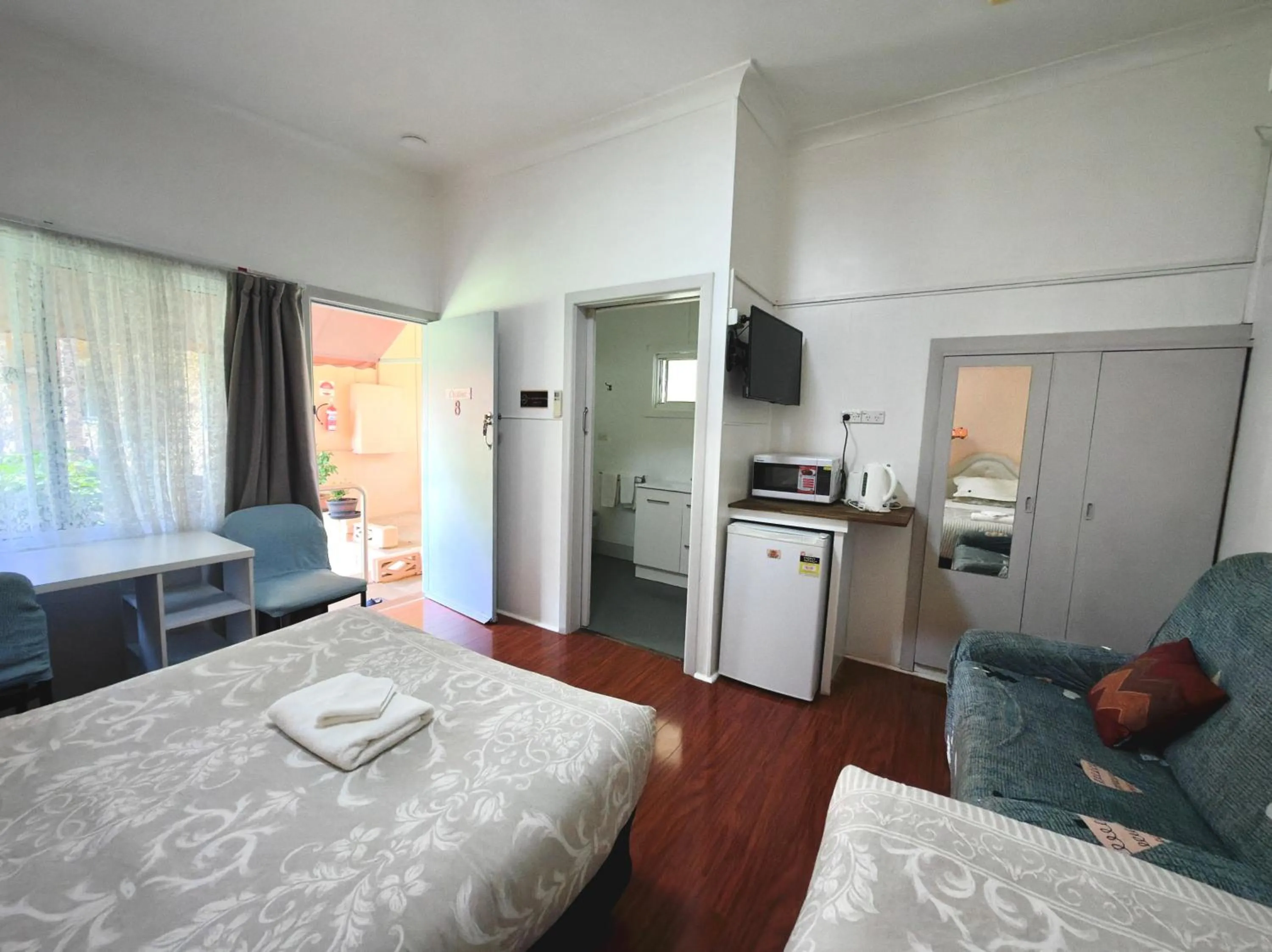 Bed in Major Innes Motel