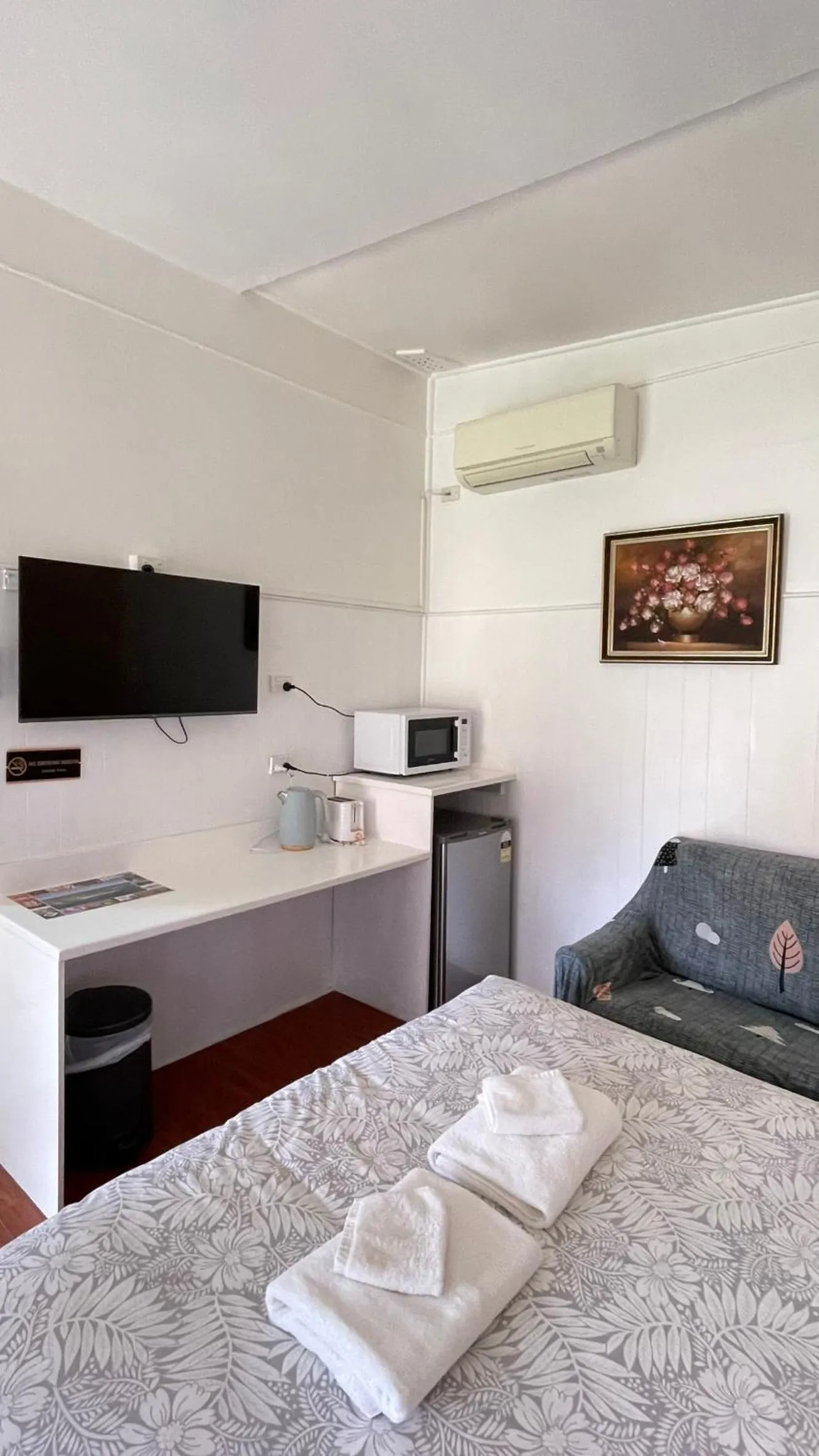 Bed in Major Innes Motel