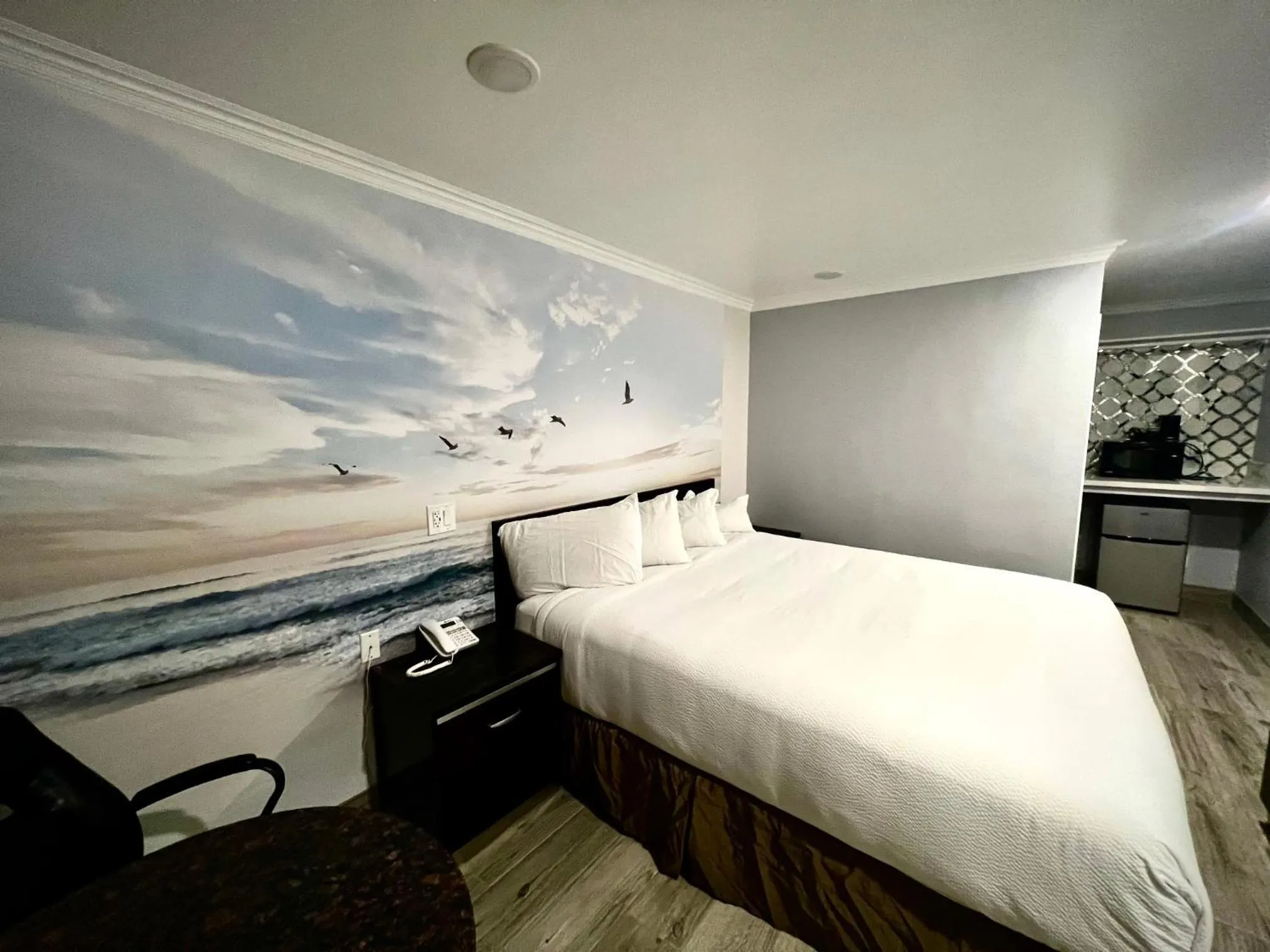 Bedroom, Bed in Crystal Lodge Motel