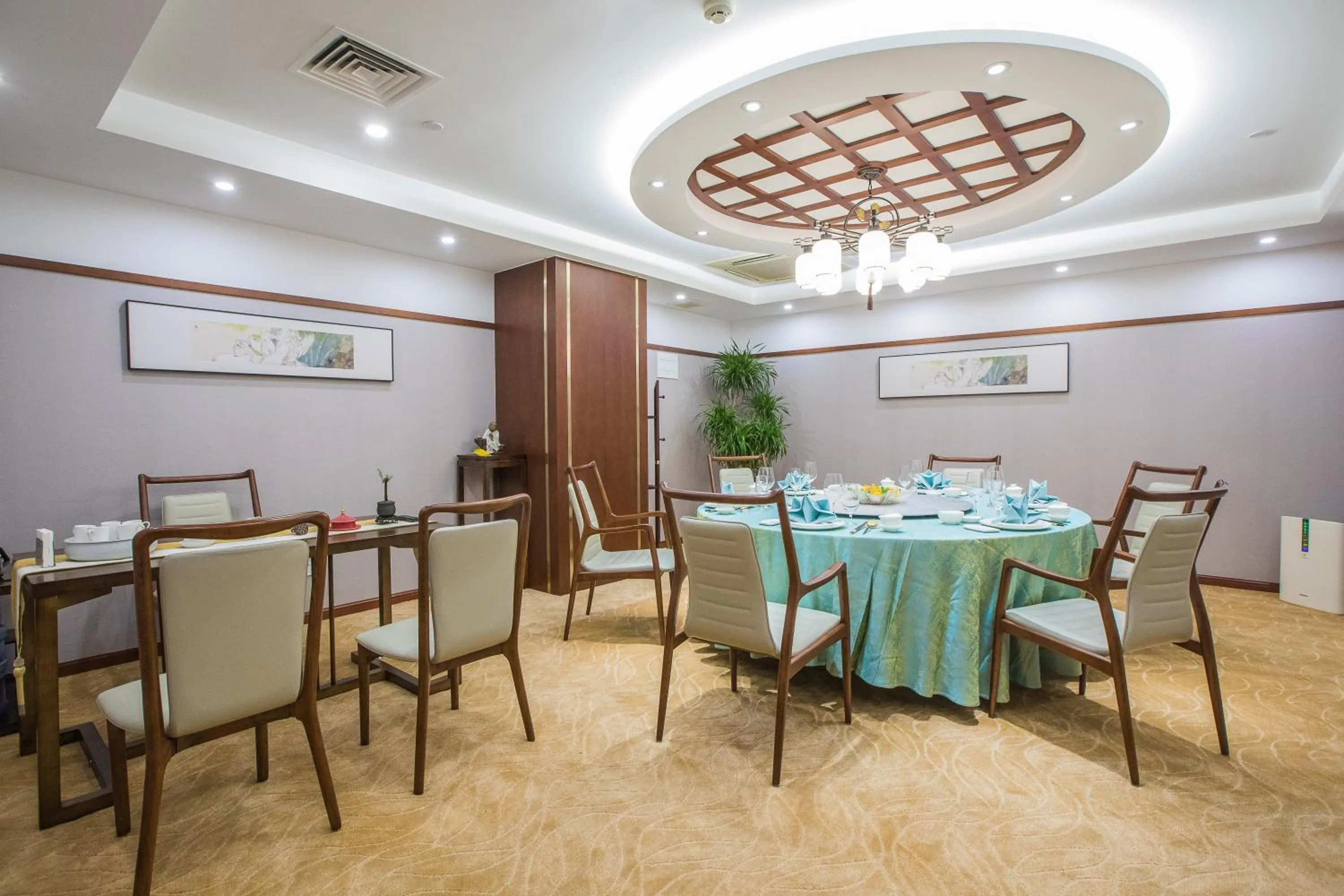 Restaurant/places to eat in Mason Hotel