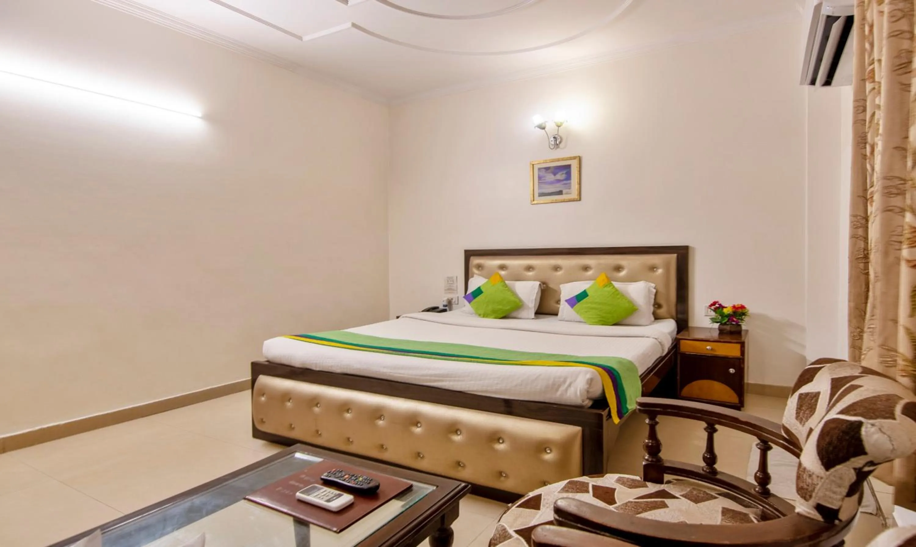 Bedroom, Bed in Treebo Paras International