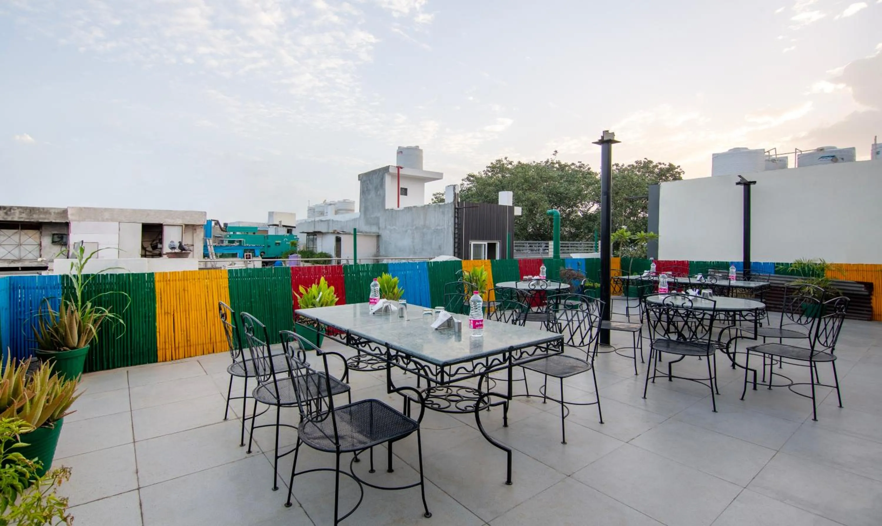 Restaurant/places to eat in Treebo Paras International