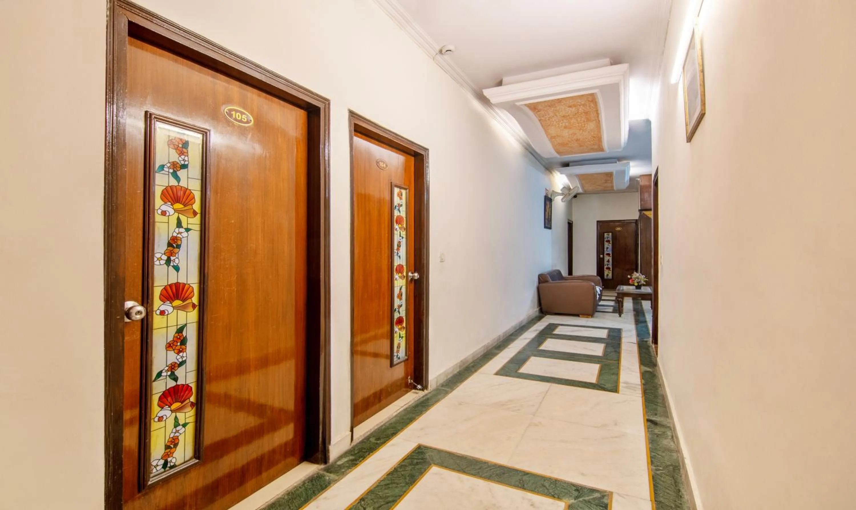 Lobby or reception in Treebo Paras International