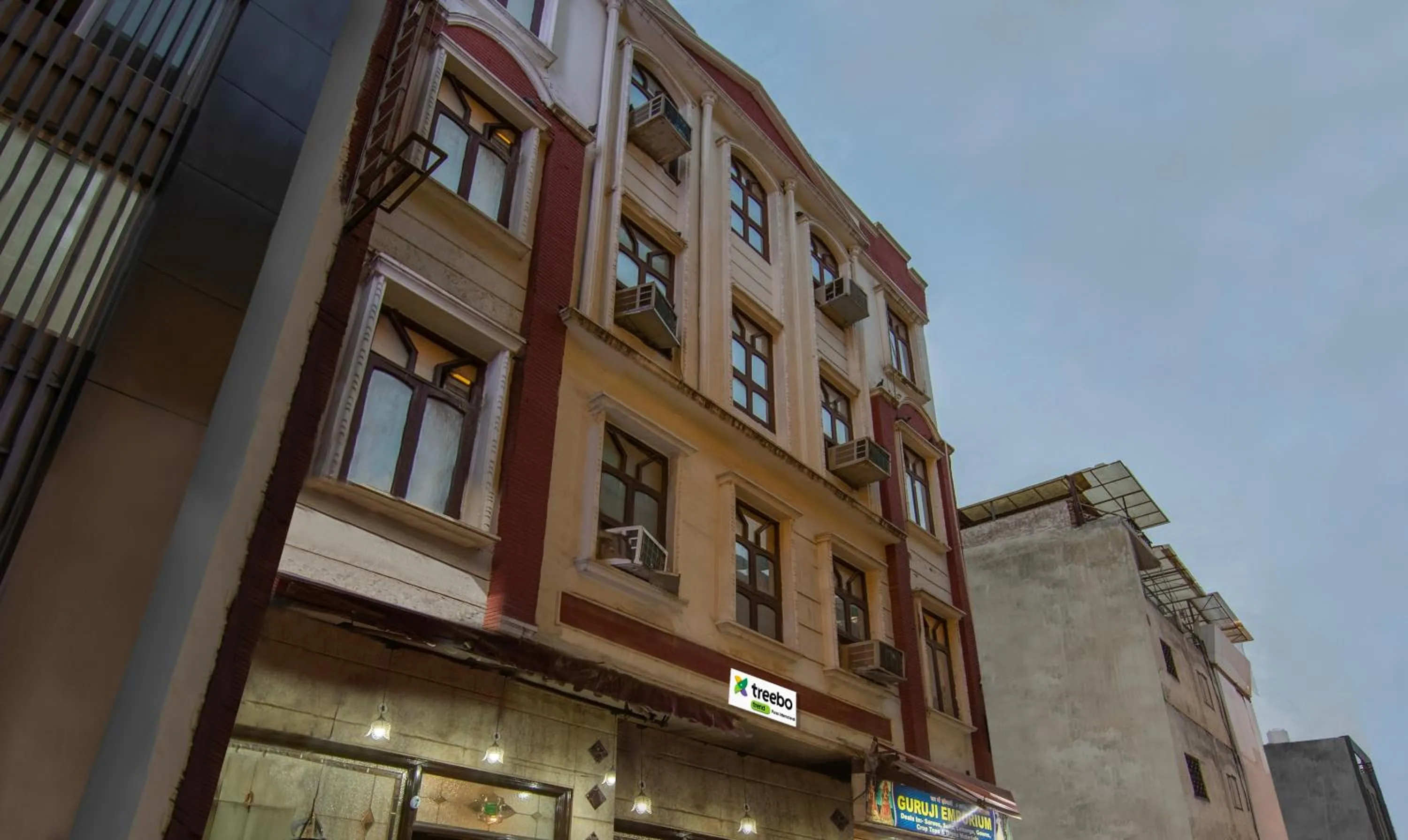 Facade/entrance in Treebo Paras International