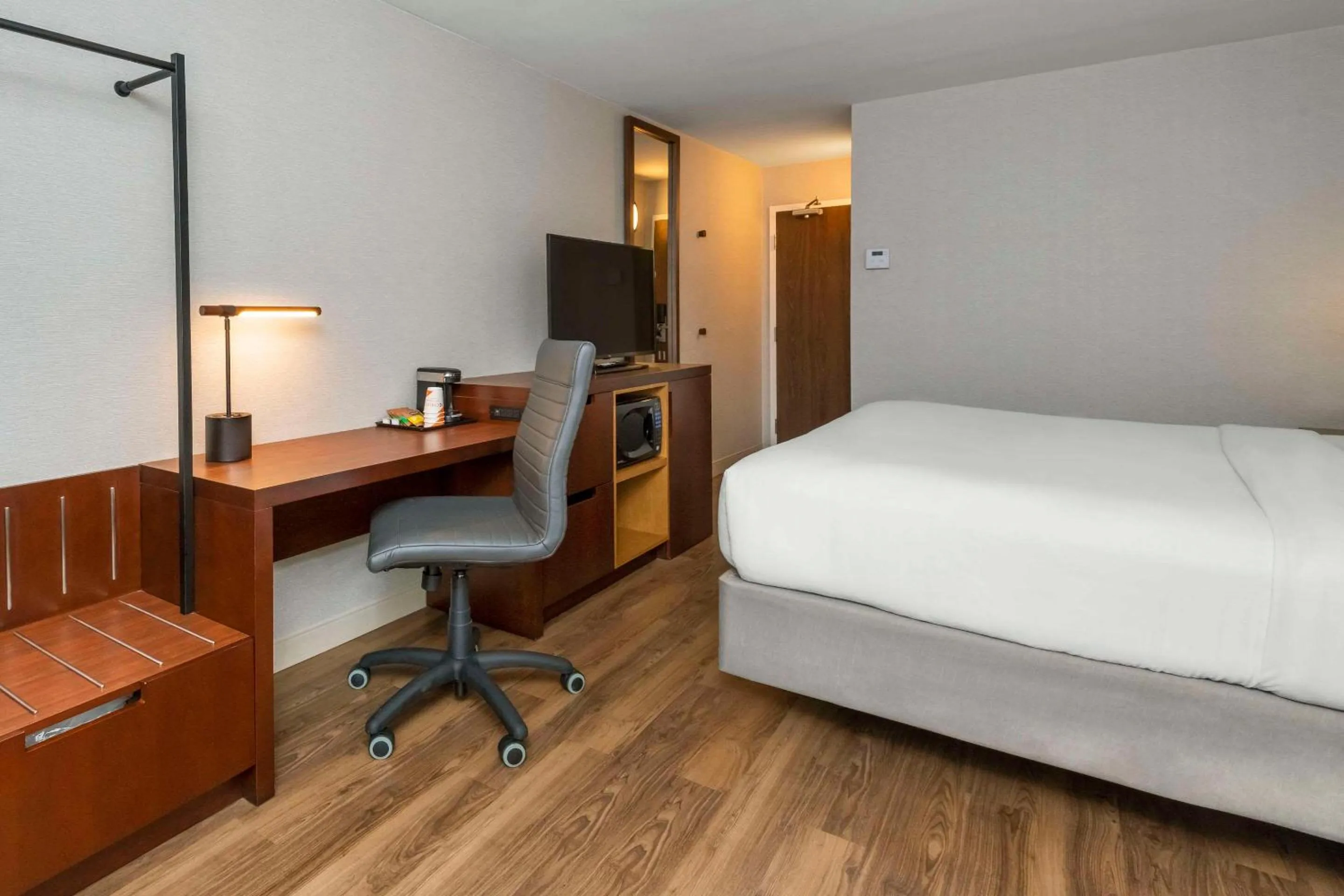 Bedroom, Bed in Comfort Inn South