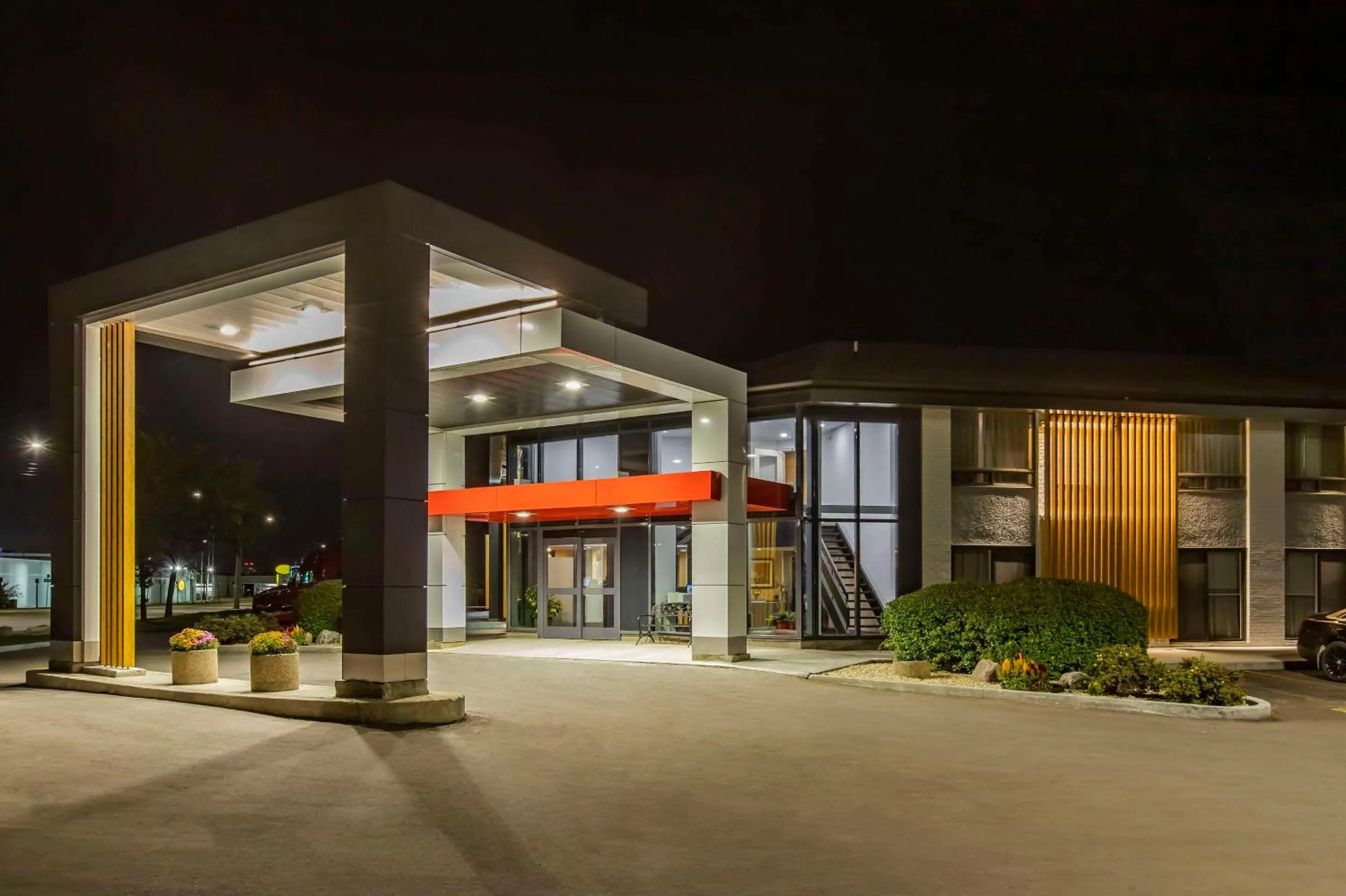 Property building in Comfort Inn South