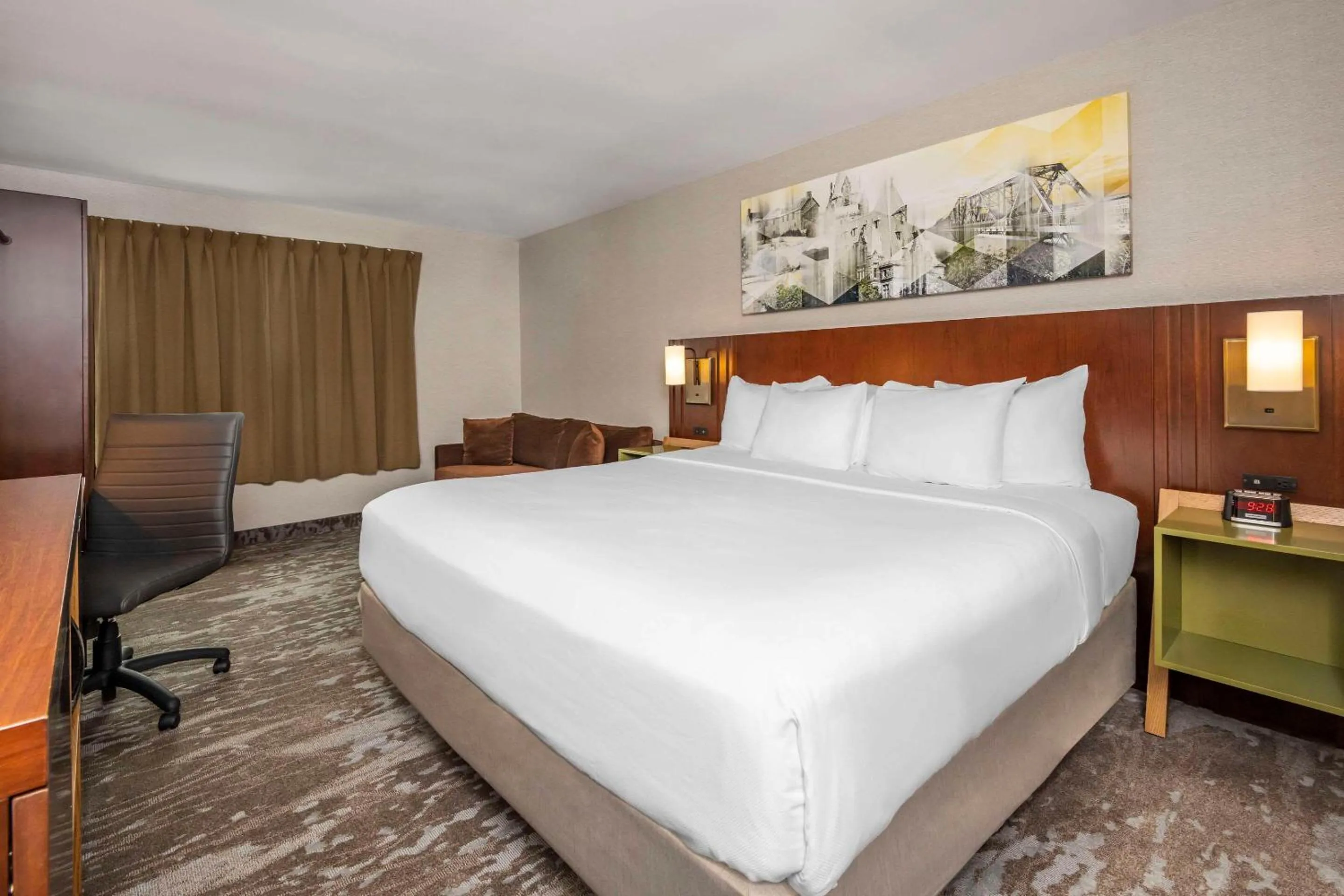 Bedroom, Bed in Comfort Inn South