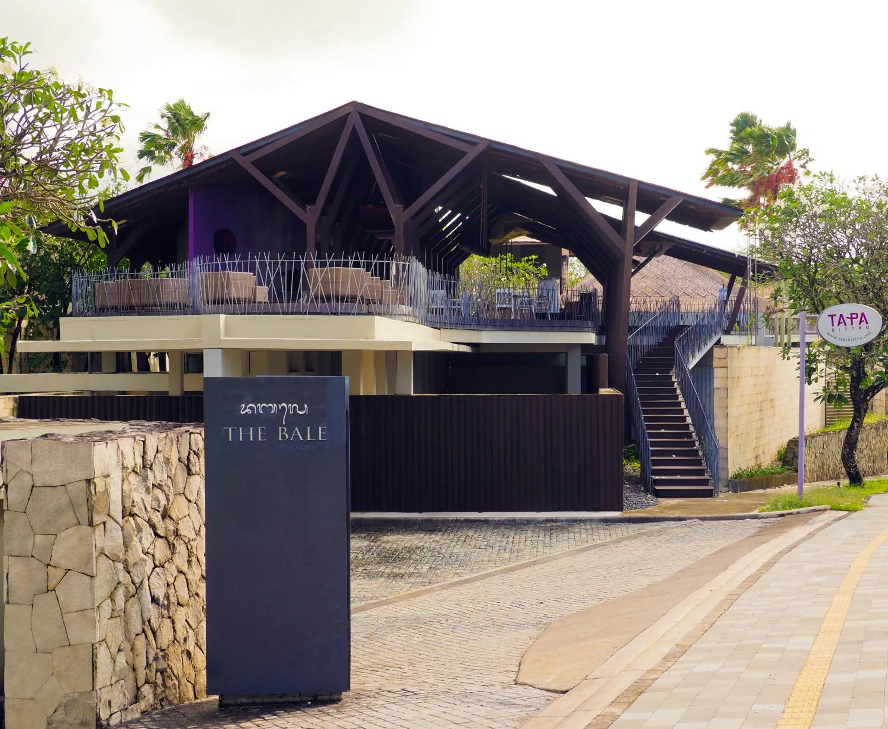 Facade/entrance in The Bale Nusa Dua by LifestyleRetreats