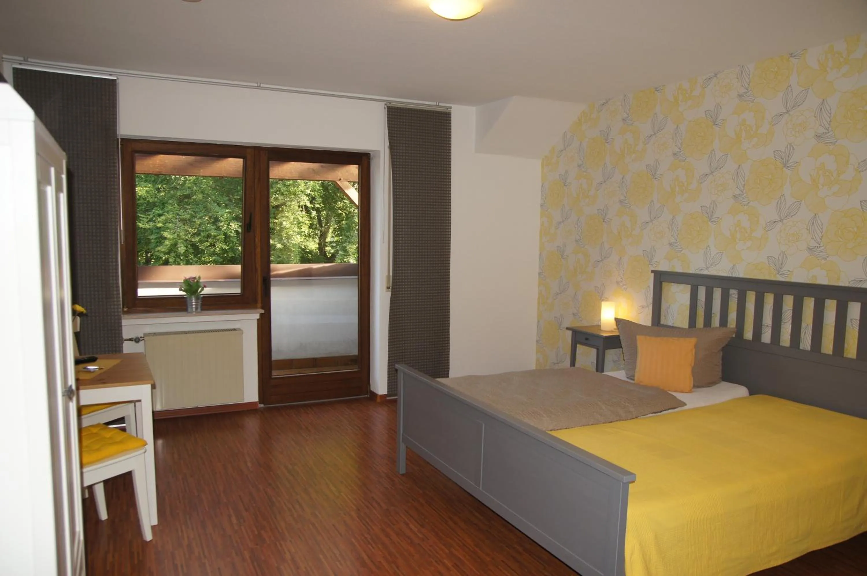 Photo of the whole room, Bed in Gasthof Schumacher Hotel garni