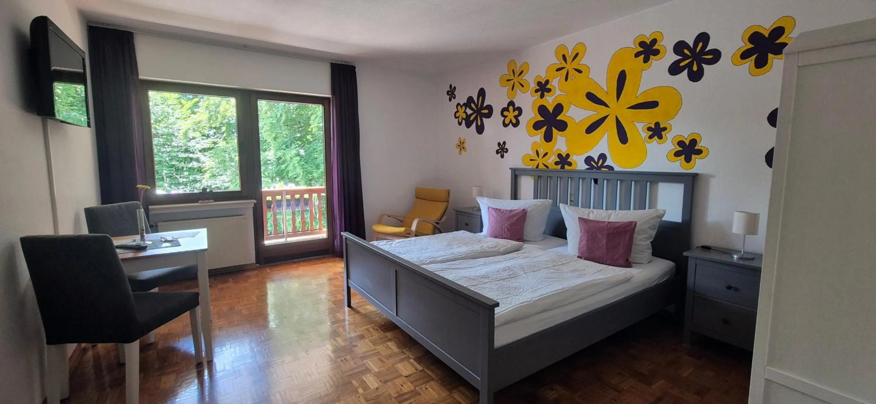 Photo of the whole room, Bed in Gasthof Schumacher Hotel garni