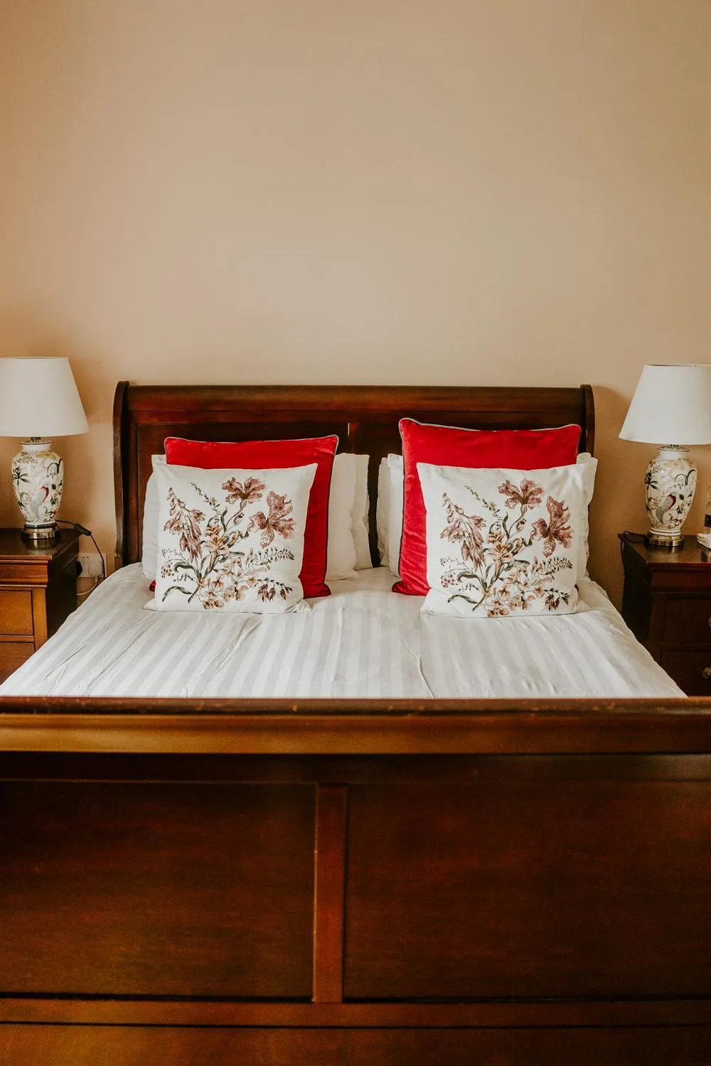 Bed in Abbeyview House B&B and Glamping