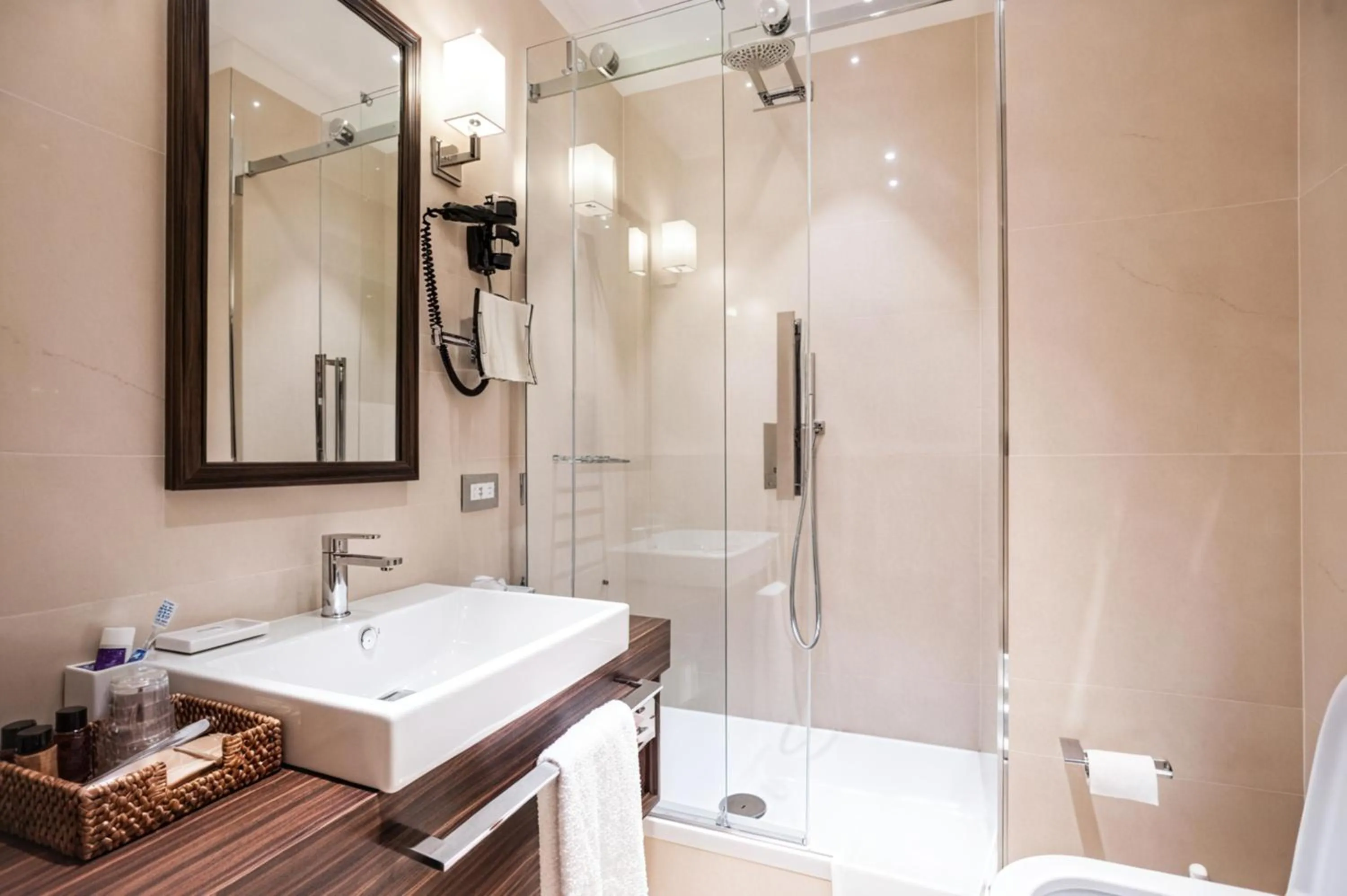 Shower in Maison Candia Luxury House