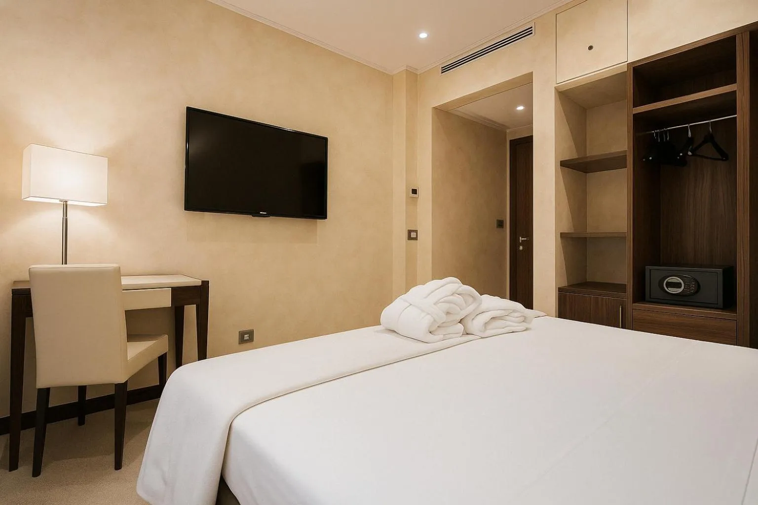 Bedroom, Bed in Maison Candia Luxury House