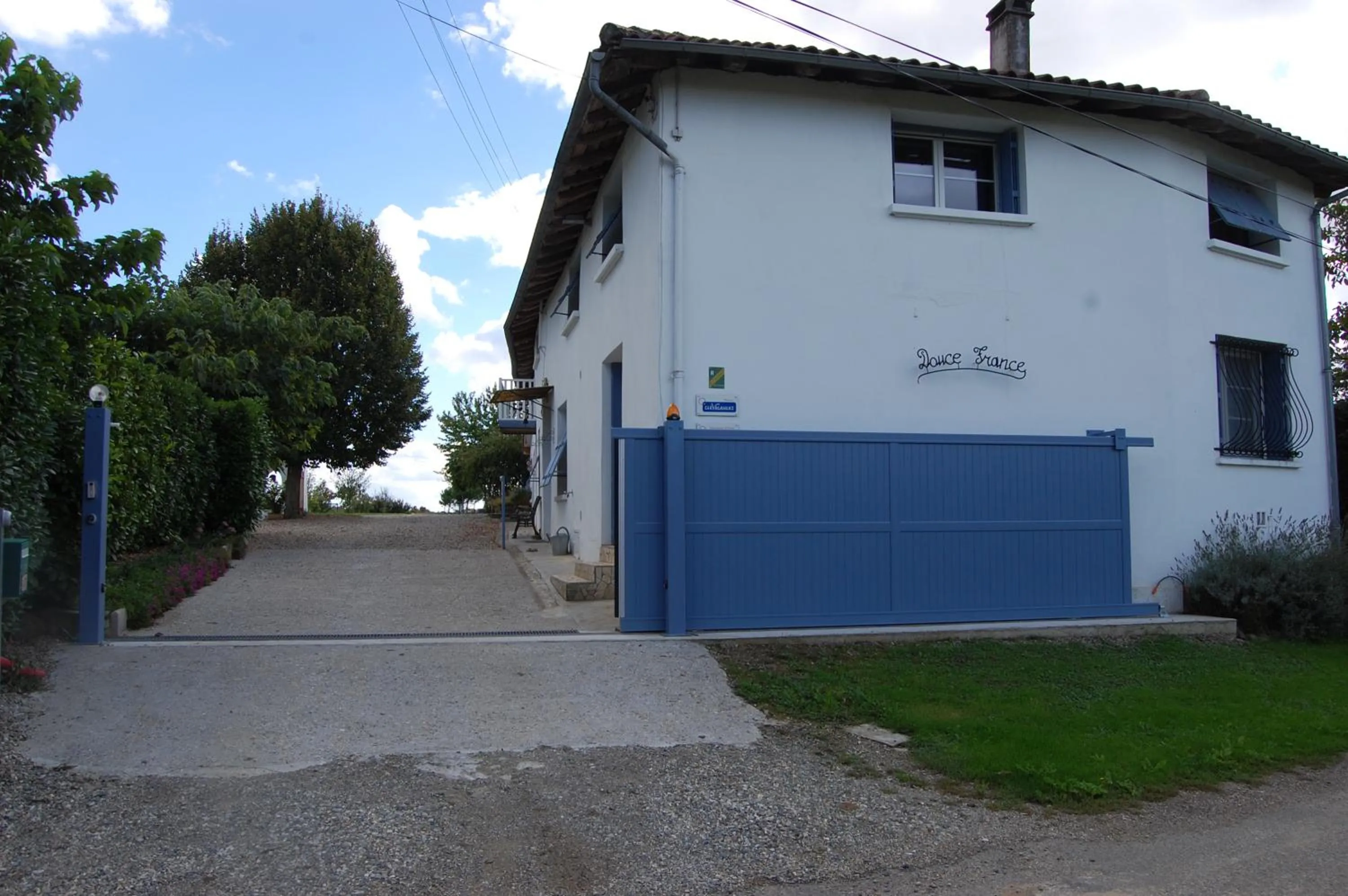 Street view in Douce France 82