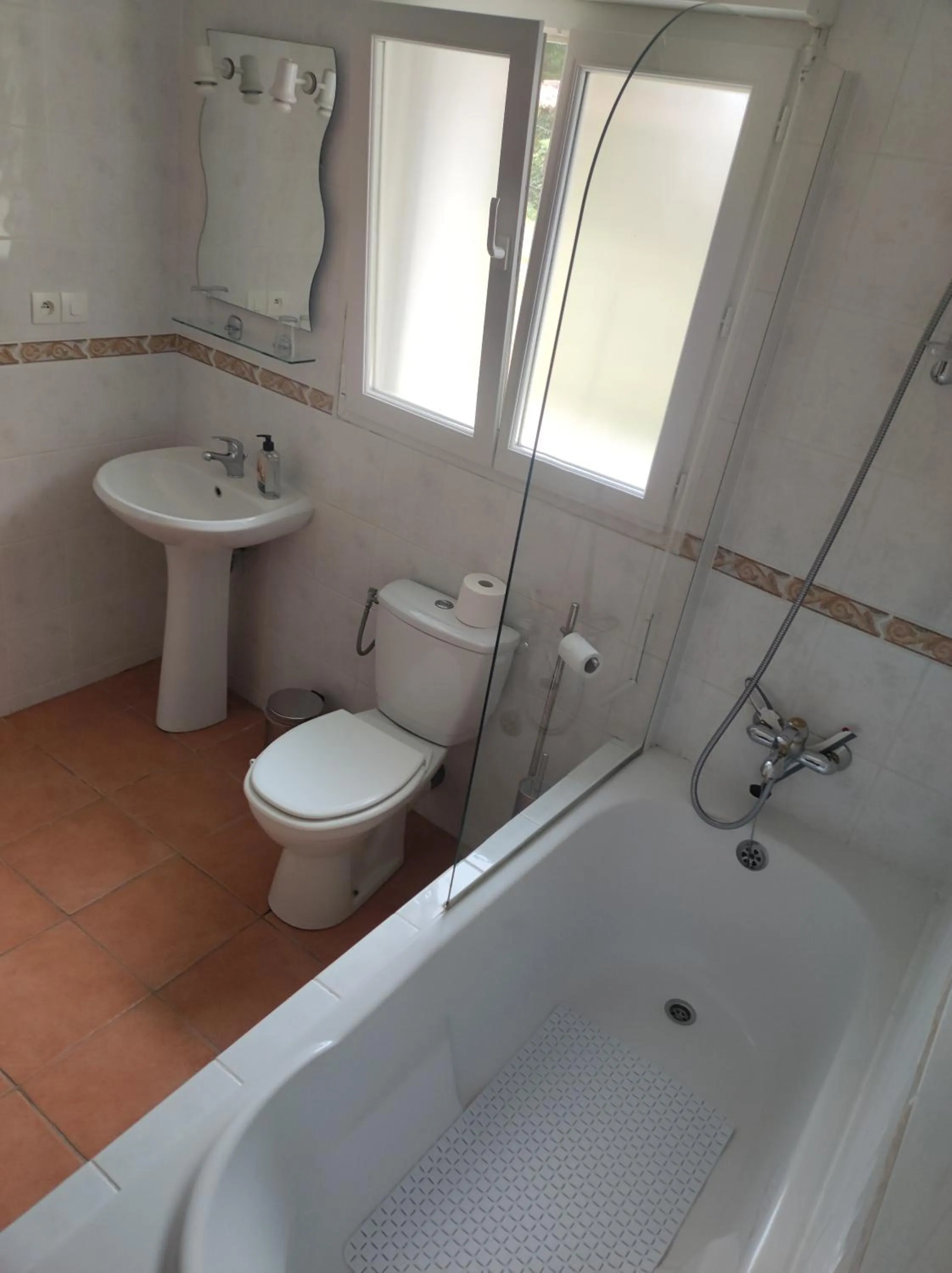 Bathroom in Douce France 82