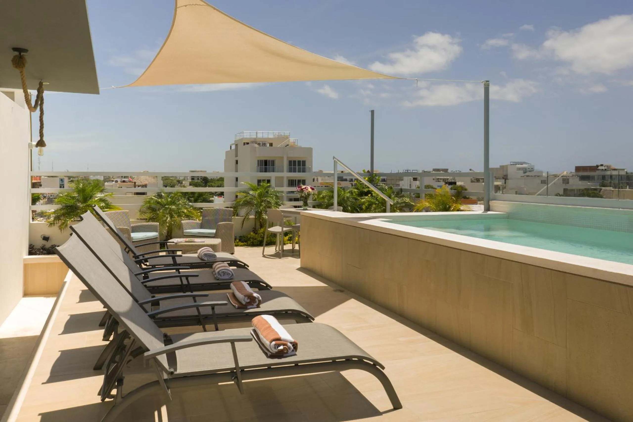 Swimming pool in Tropic Playa Apartments