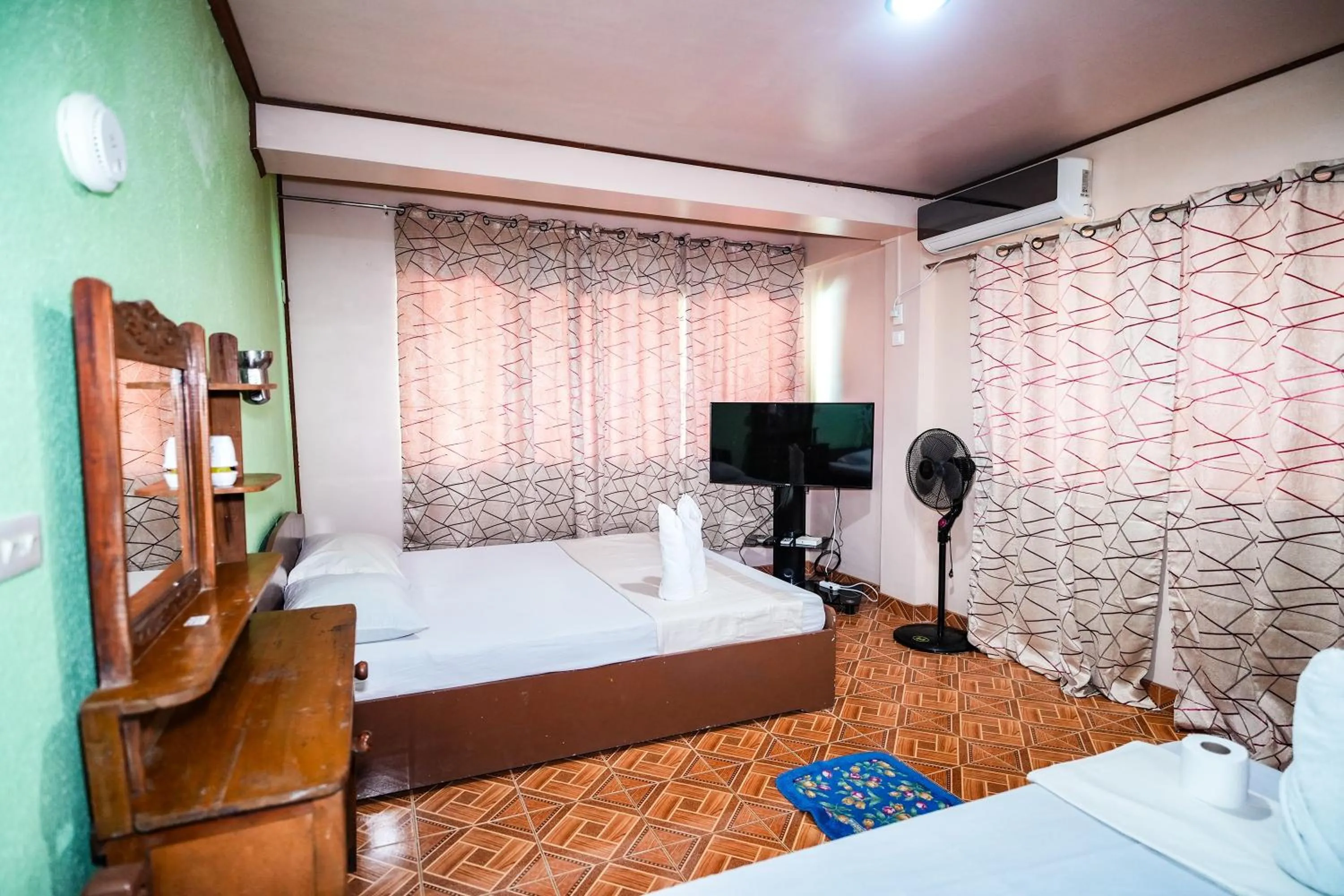 Bedroom, Bed in Gracias Inn Boracay