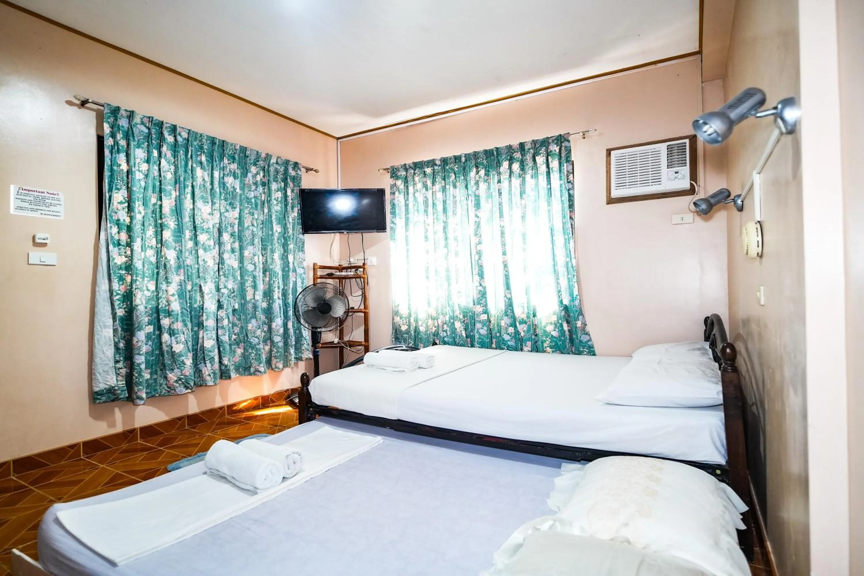 Bedroom, Bed in Gracias Inn Boracay